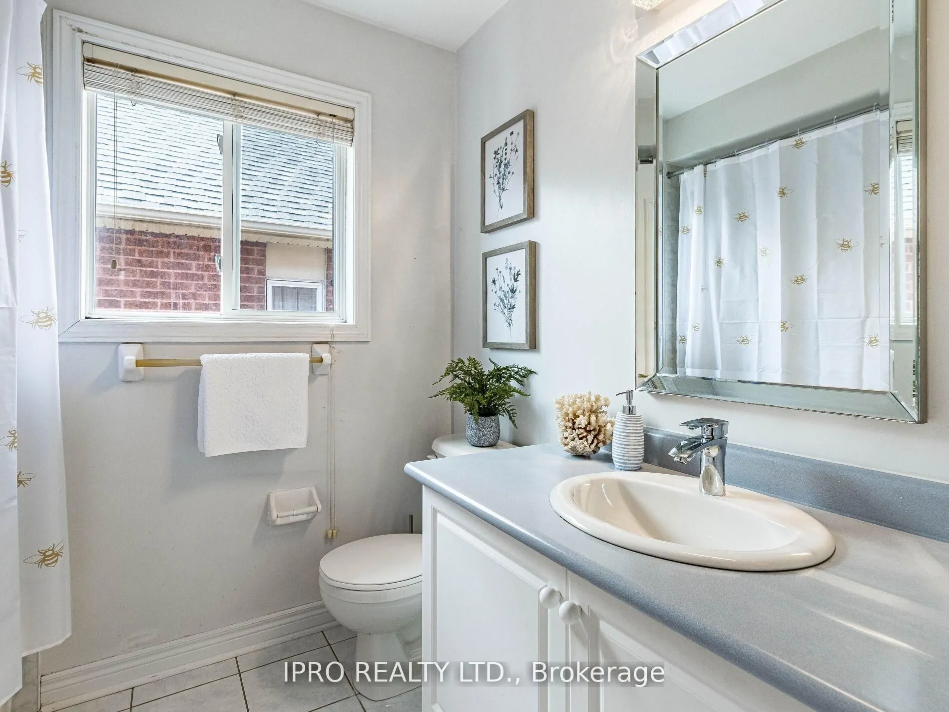 329 Ellwood Drive W