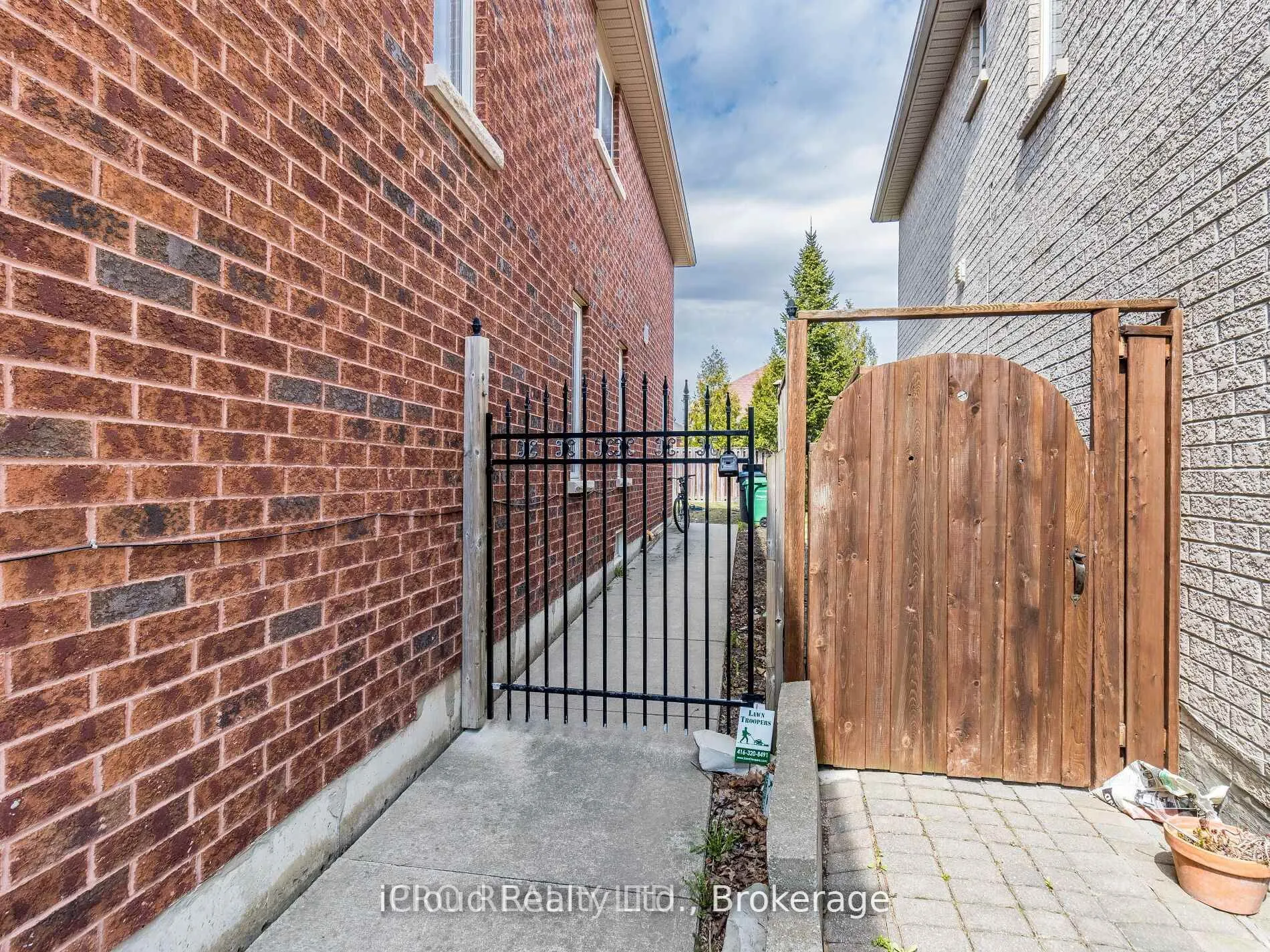 329 Ellwood Drive W