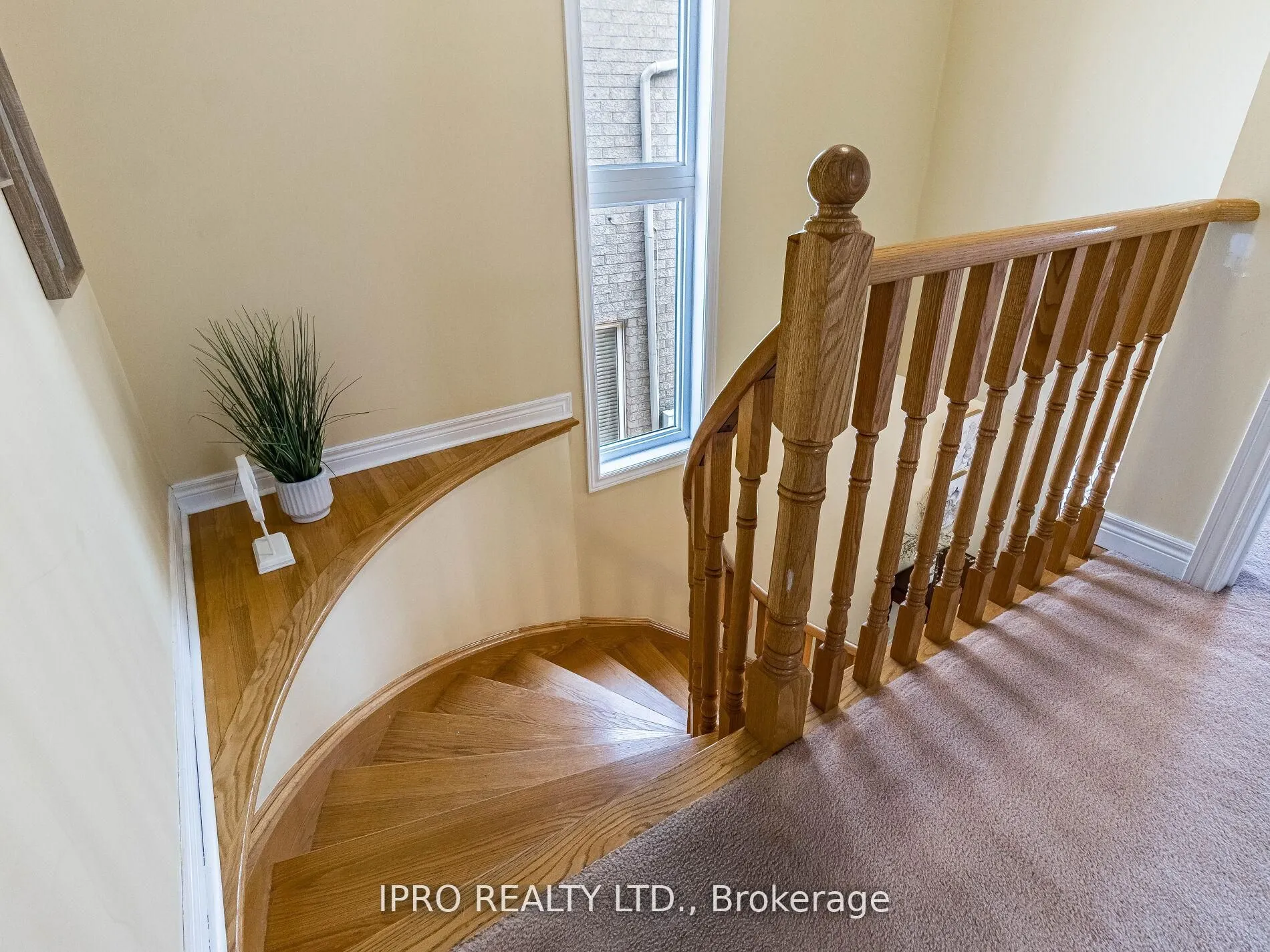 329 Ellwood Drive W