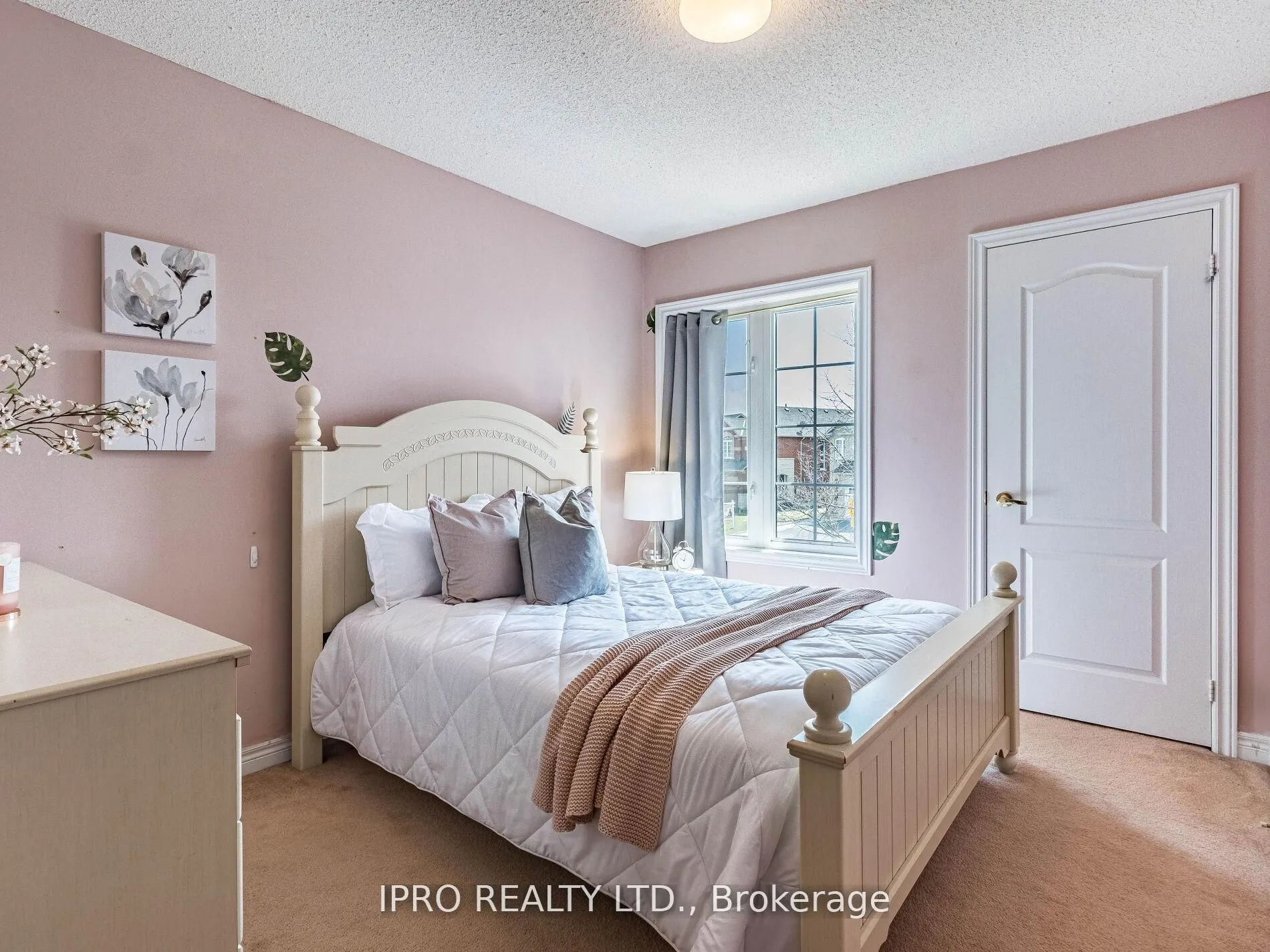 329 Ellwood Drive W