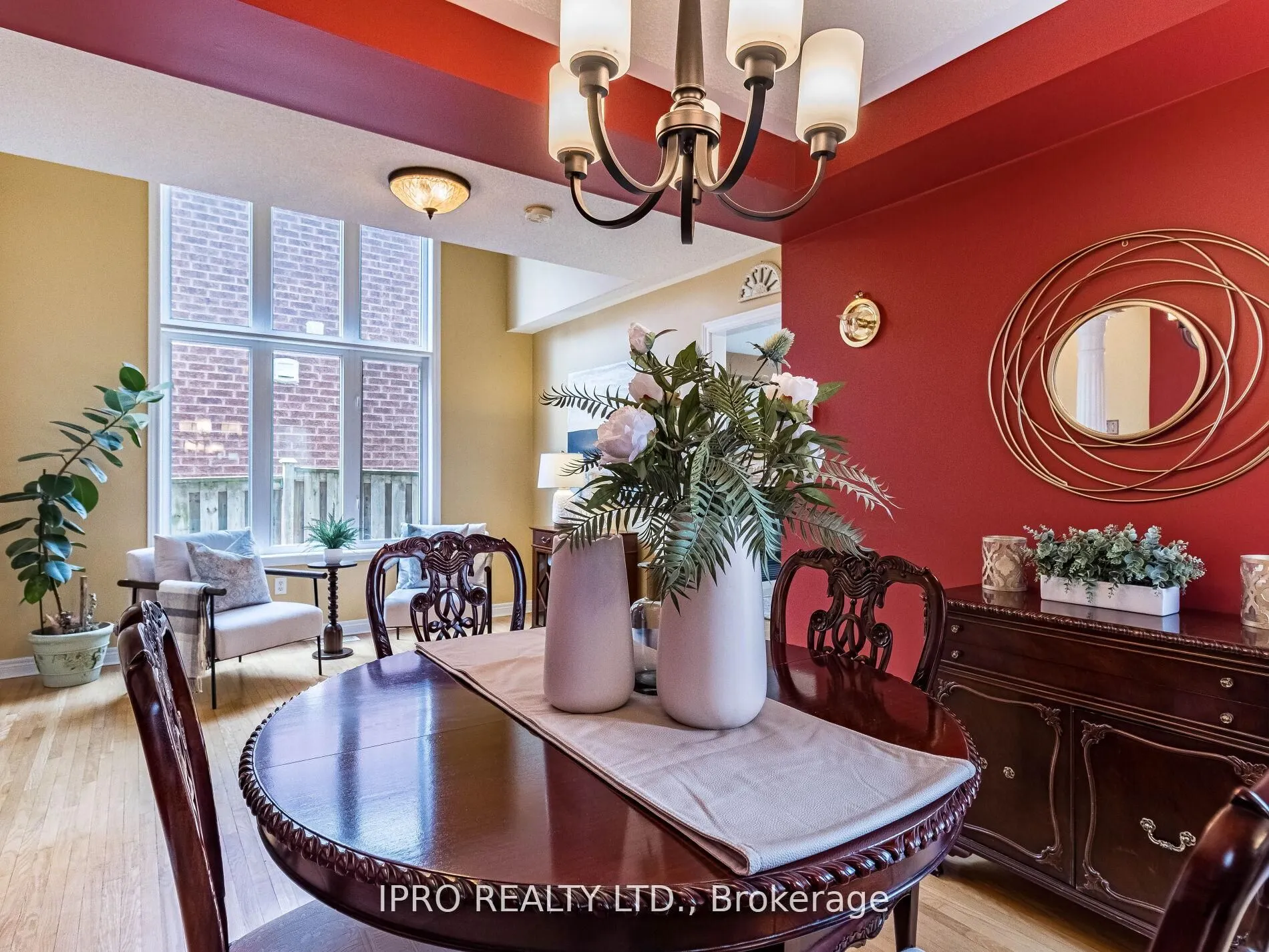 329 Ellwood Drive W