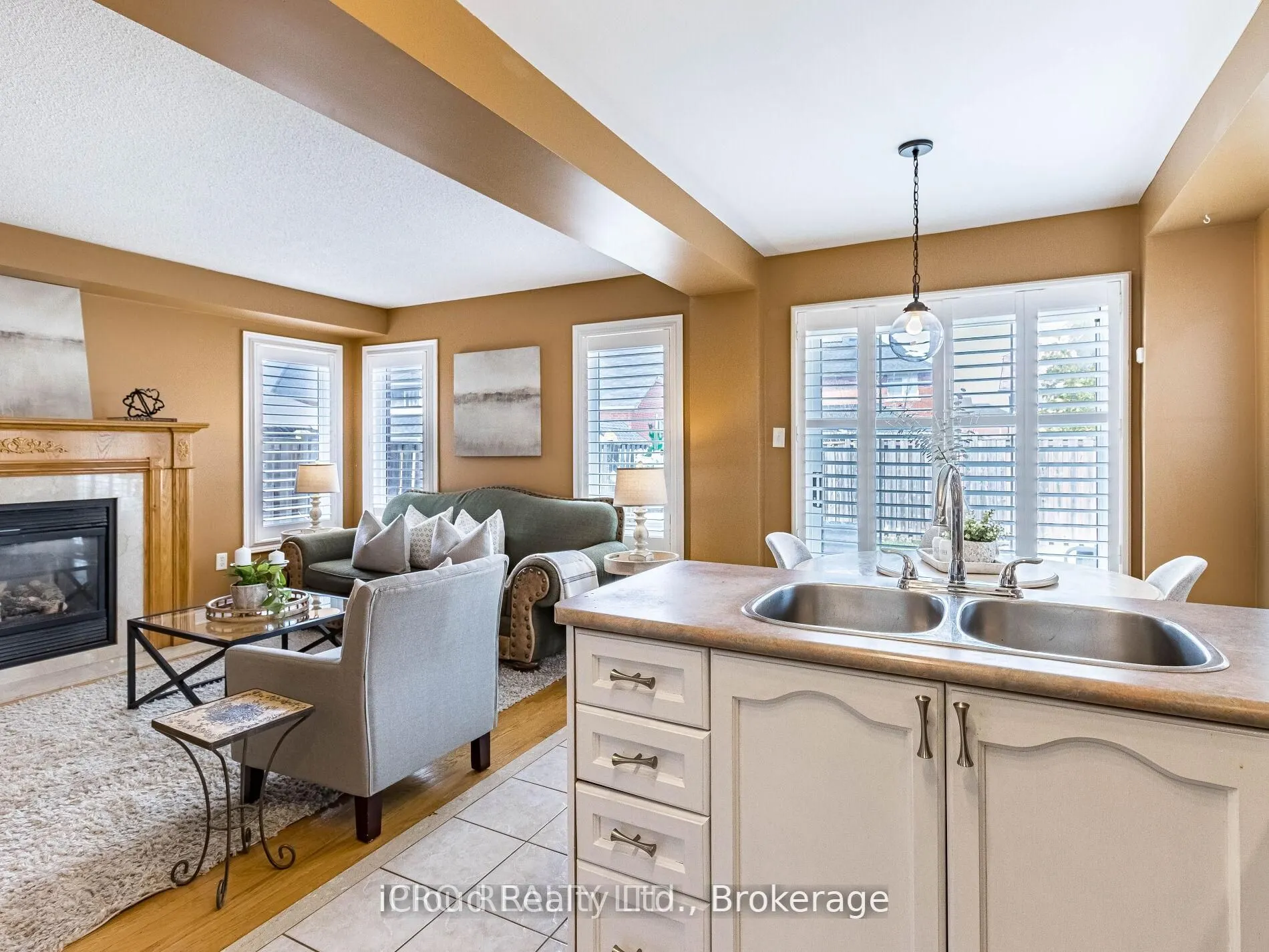 329 Ellwood Drive W