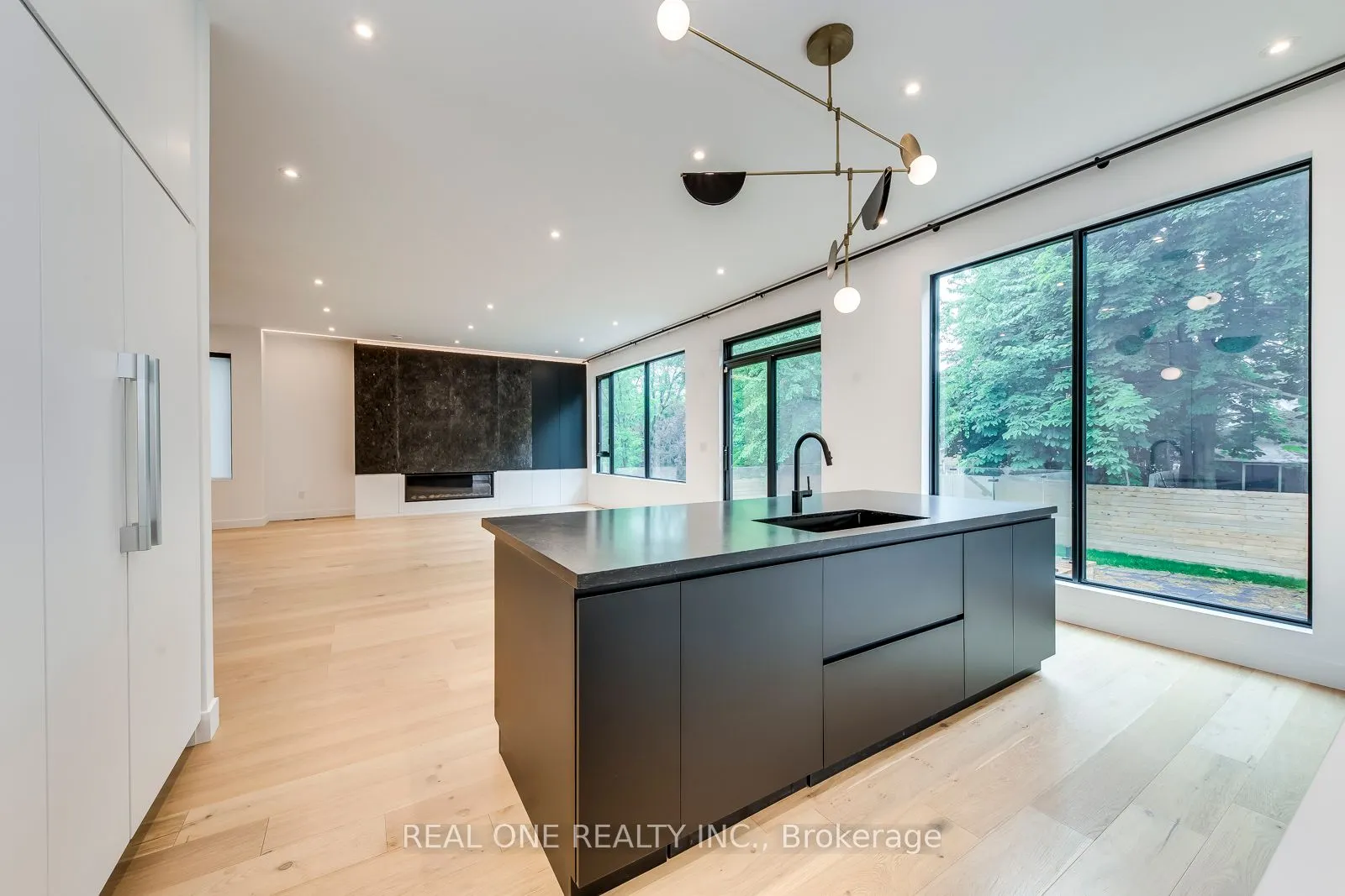 1405 ACTON Crescent