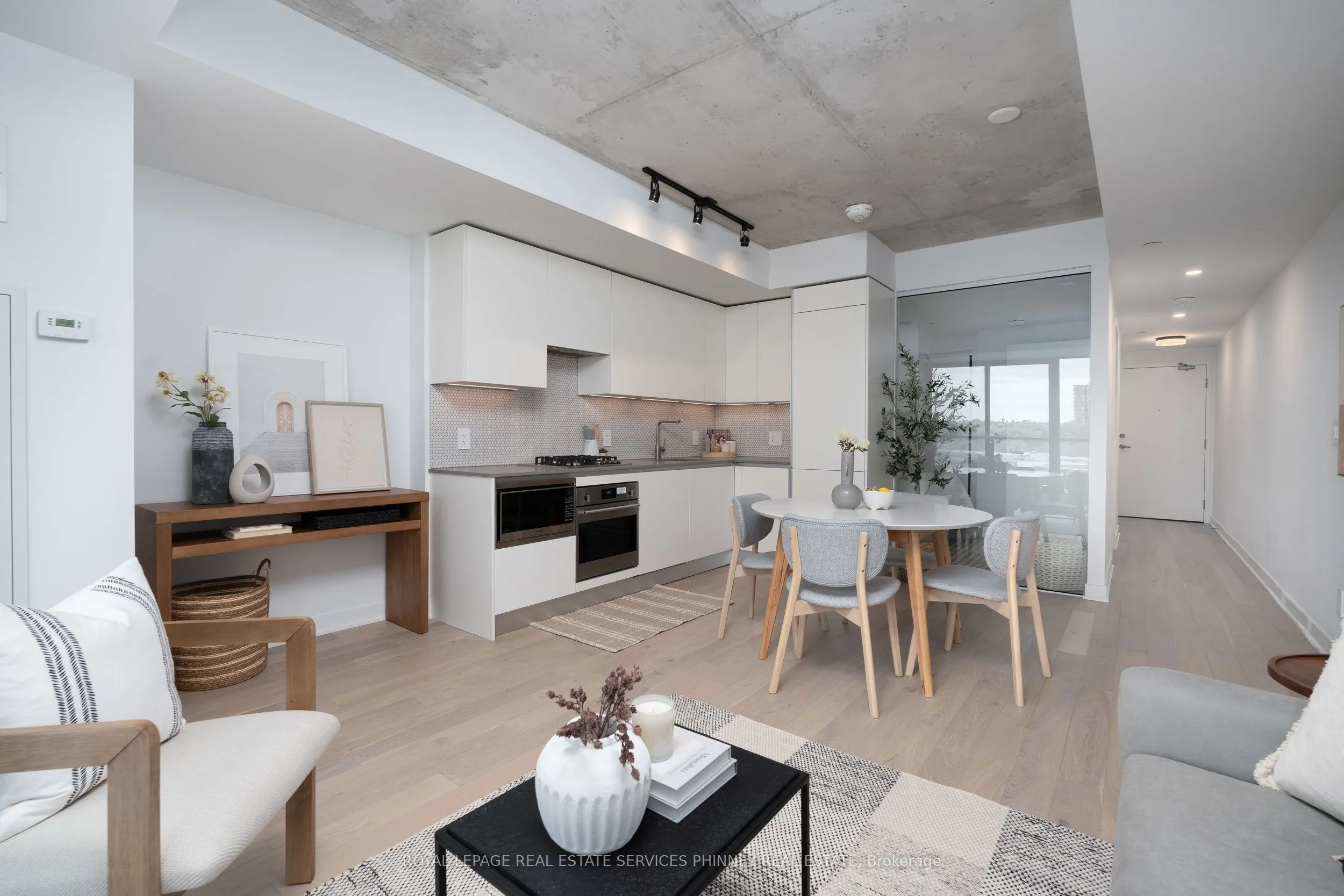 2720 Dundas Street W, #515
