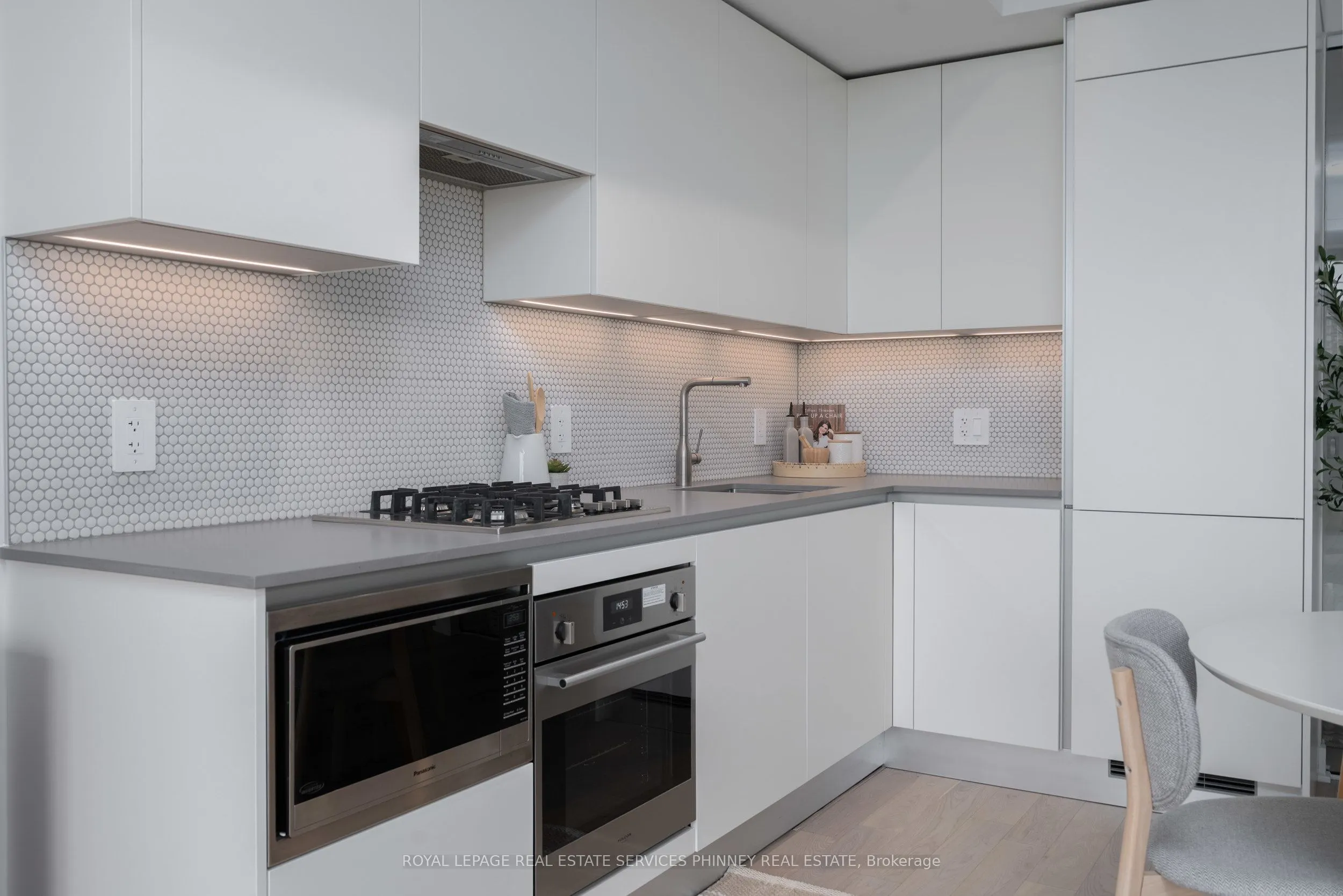 2720 Dundas Street W, #515