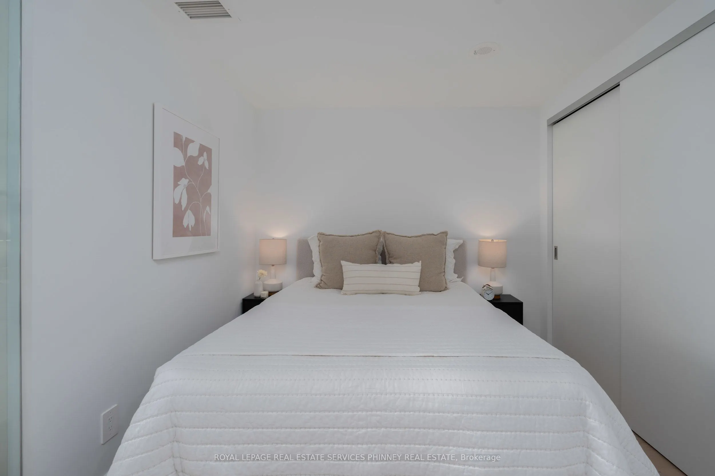 2720 Dundas Street W, #515