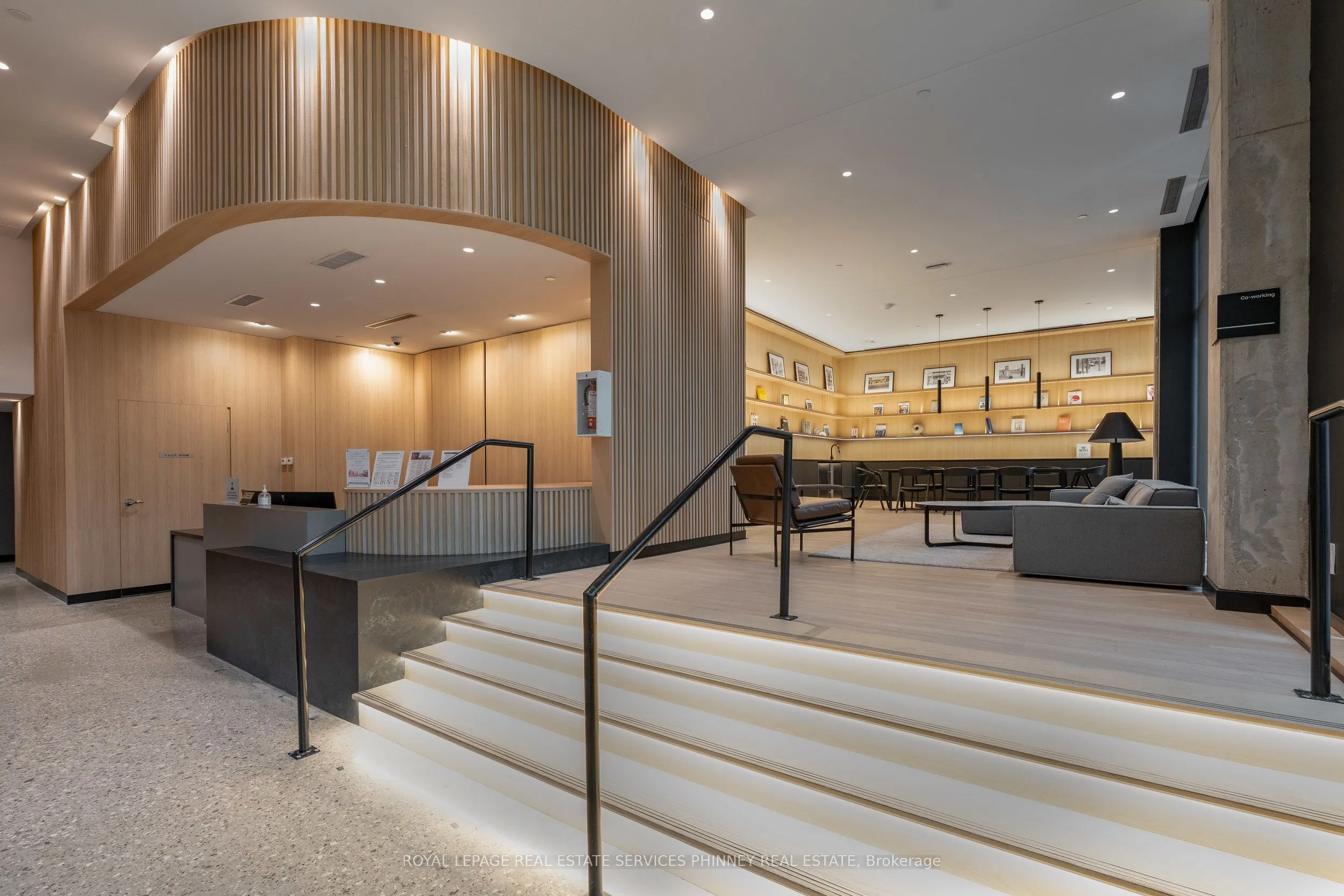 2720 Dundas Street W, #515