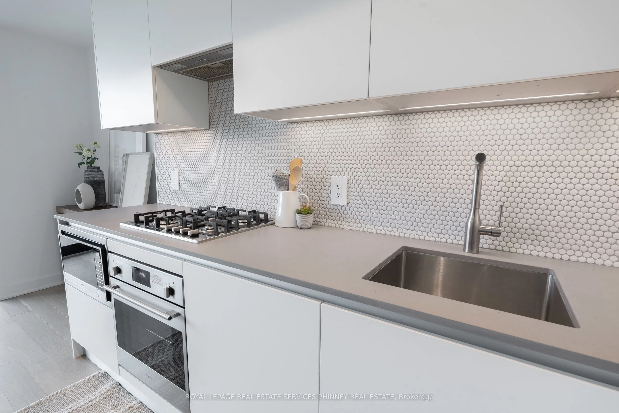 2720 Dundas Street W, #515