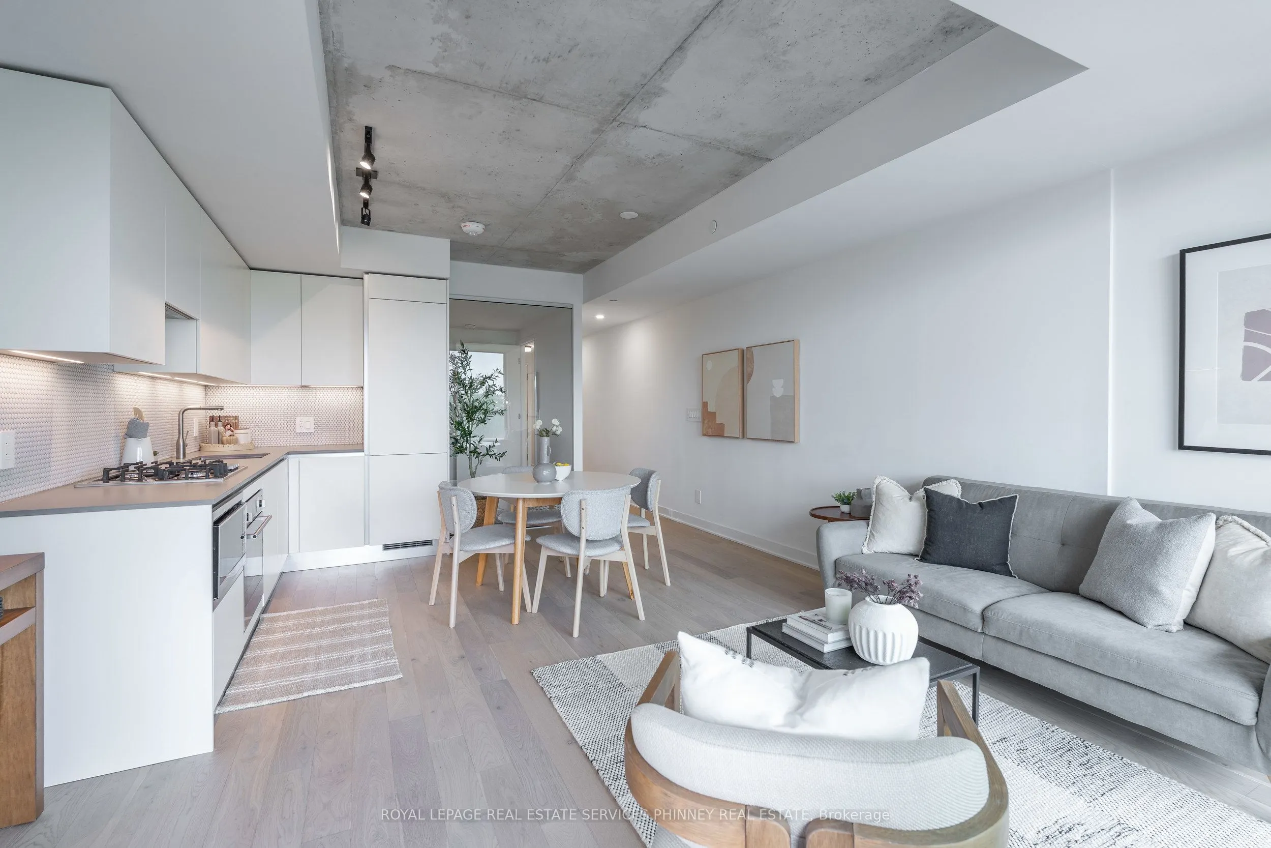 2720 Dundas Street W, #515