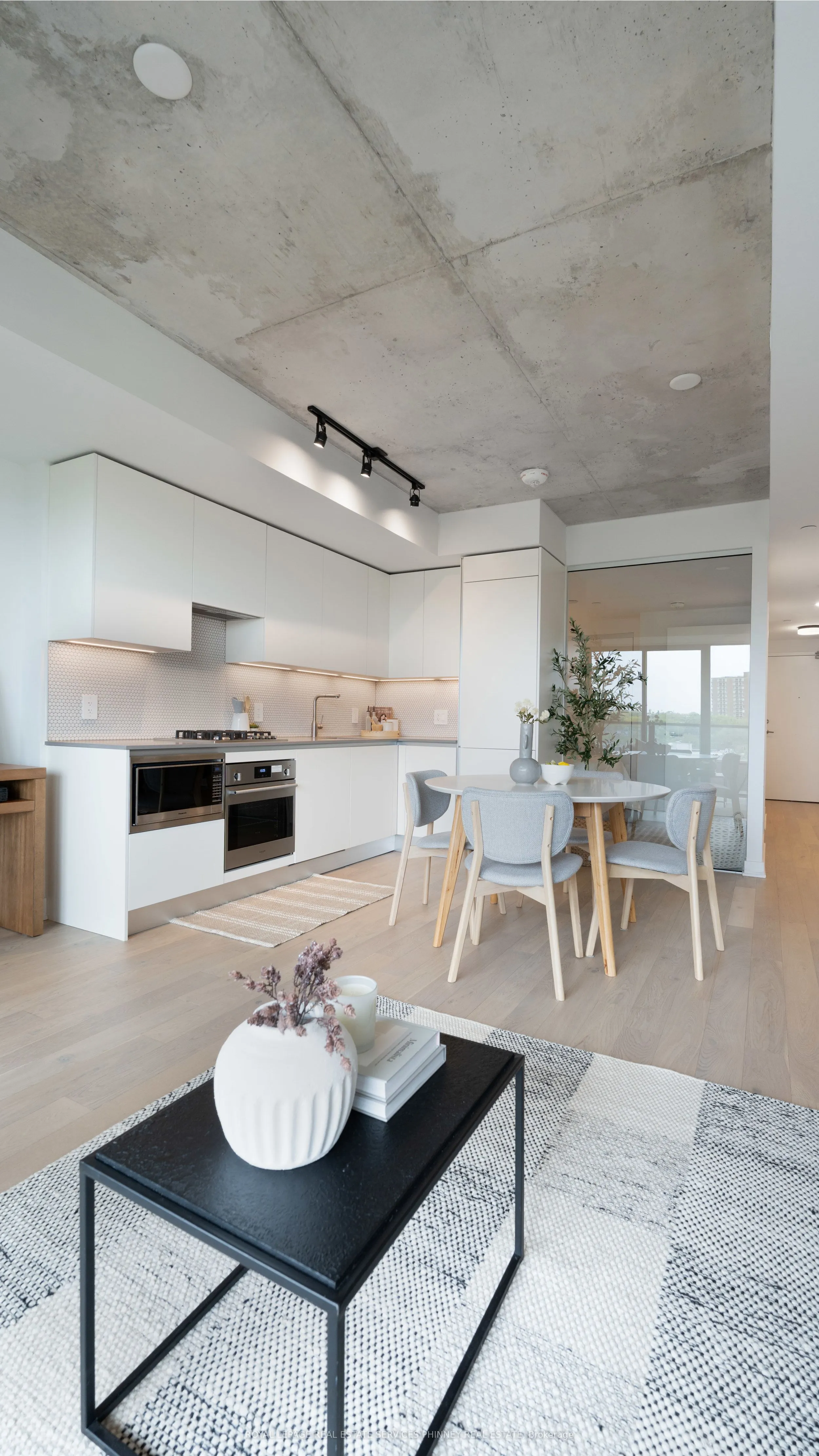 2720 Dundas Street W, #515