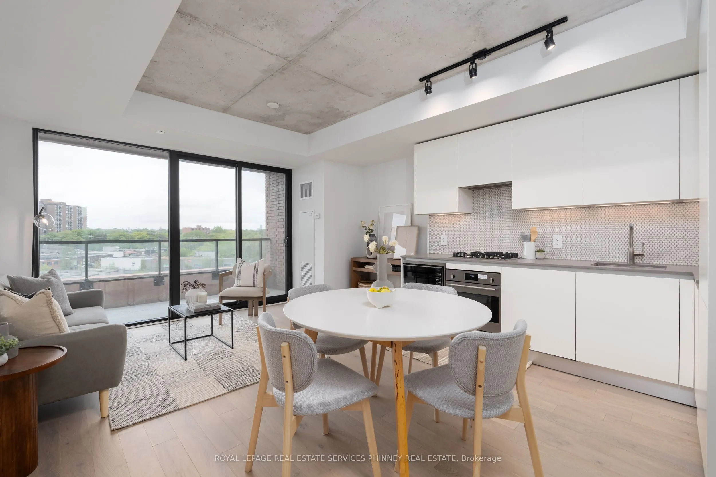 2720 Dundas Street W, #515