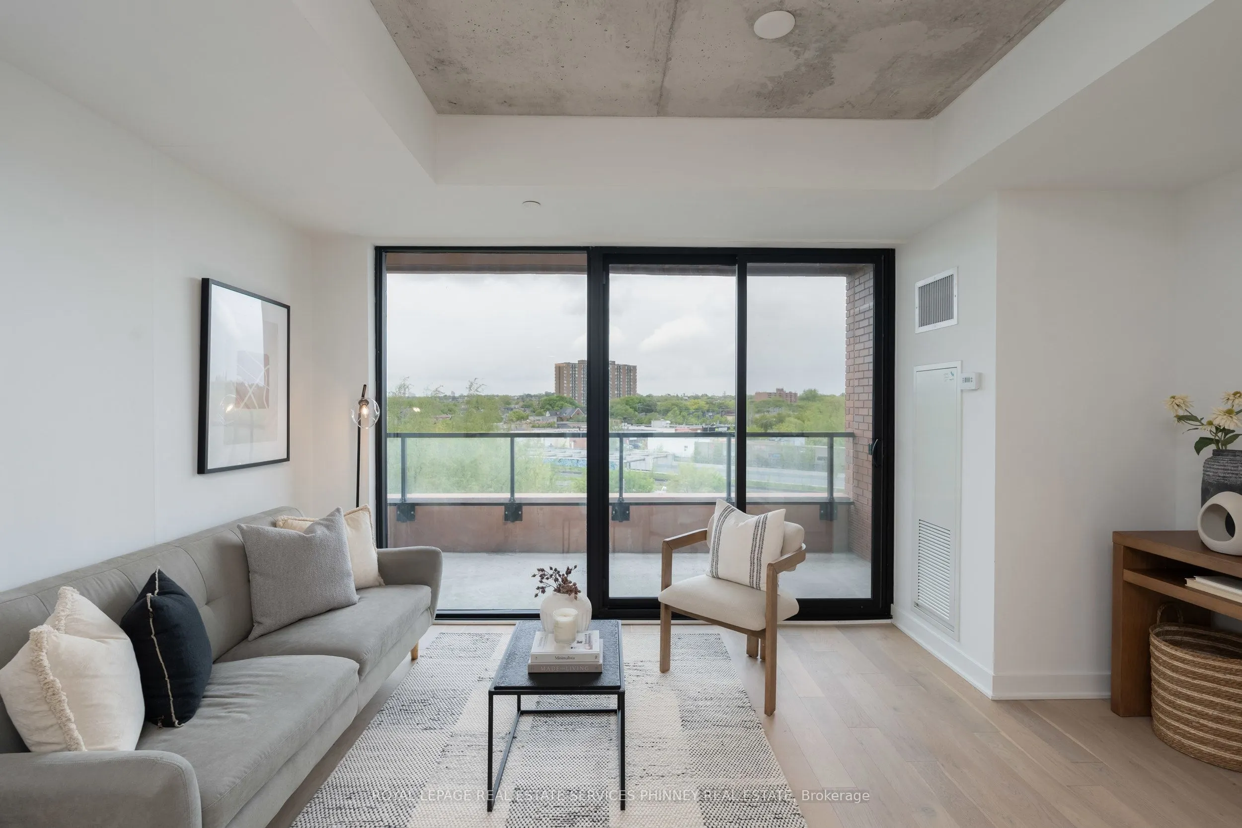 2720 Dundas Street W, #515