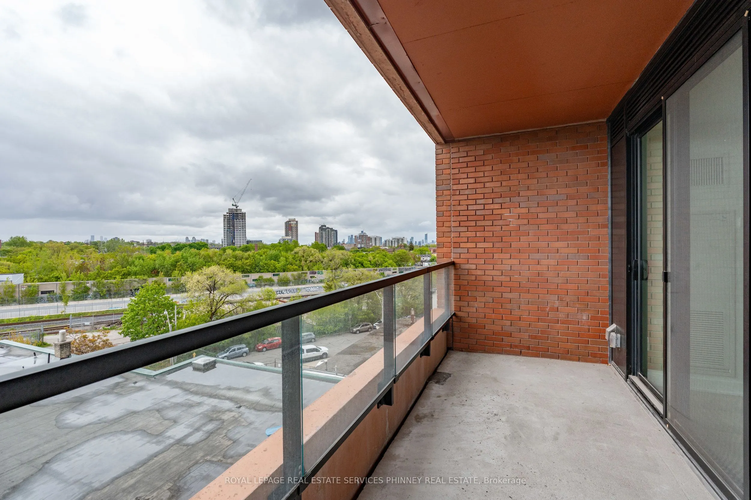 2720 Dundas Street W, #515