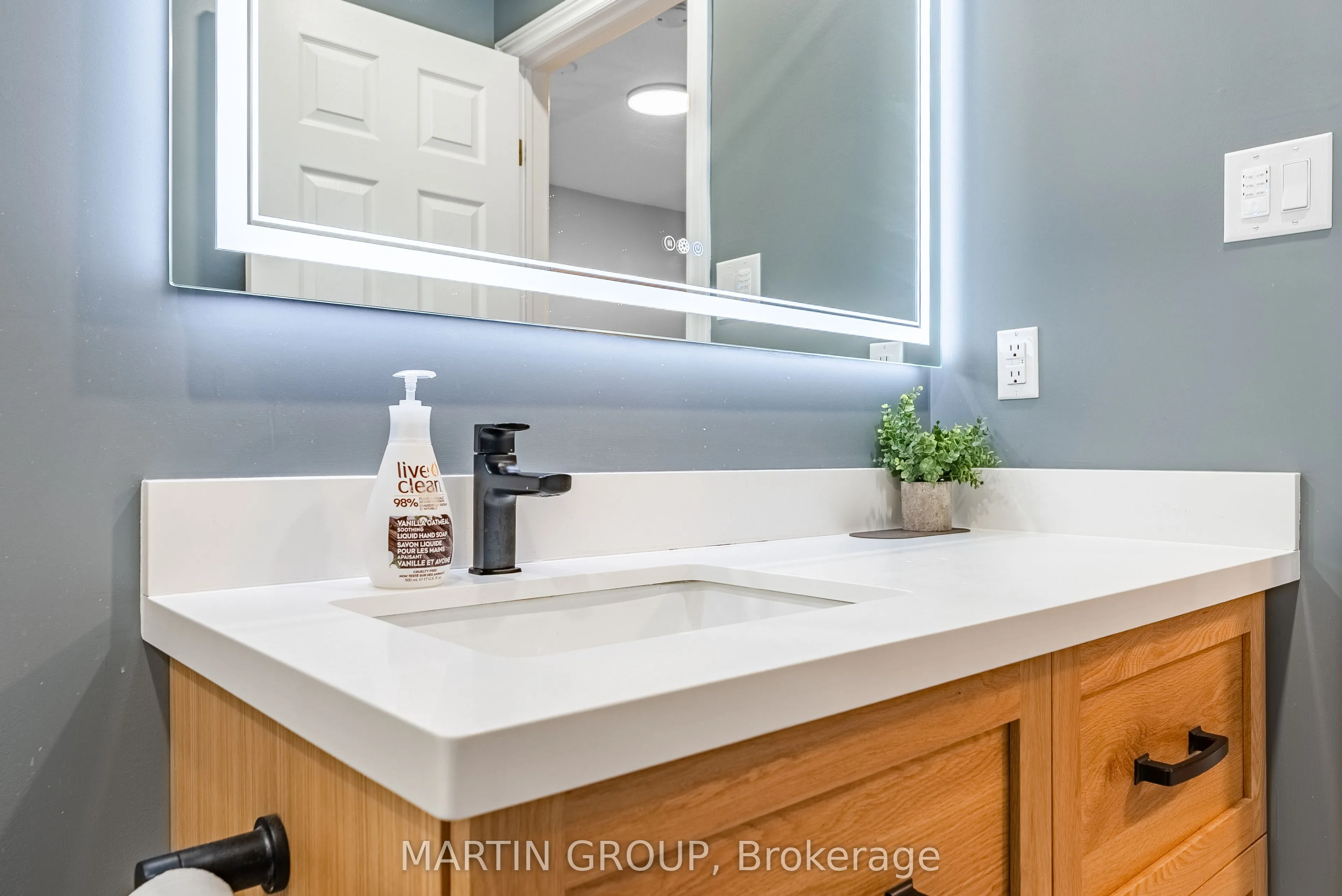 2425 Grand Oak Trail