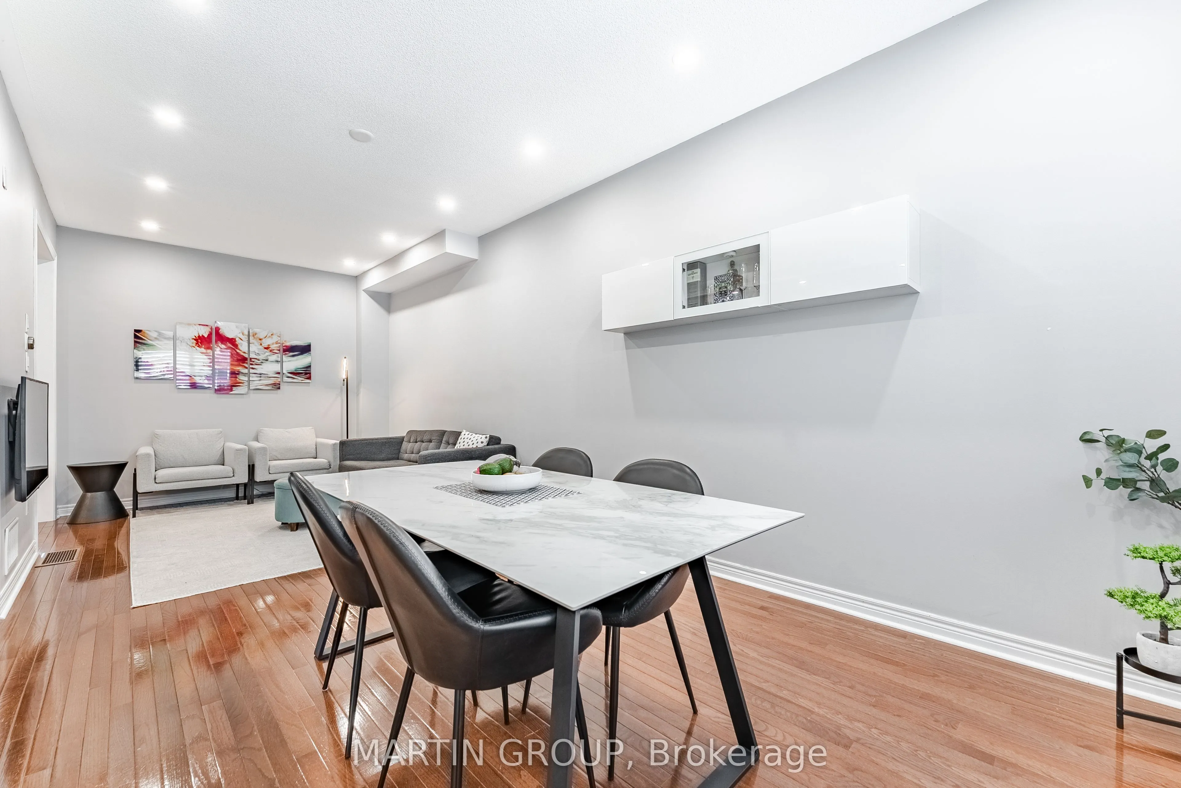 2425 Grand Oak Trail