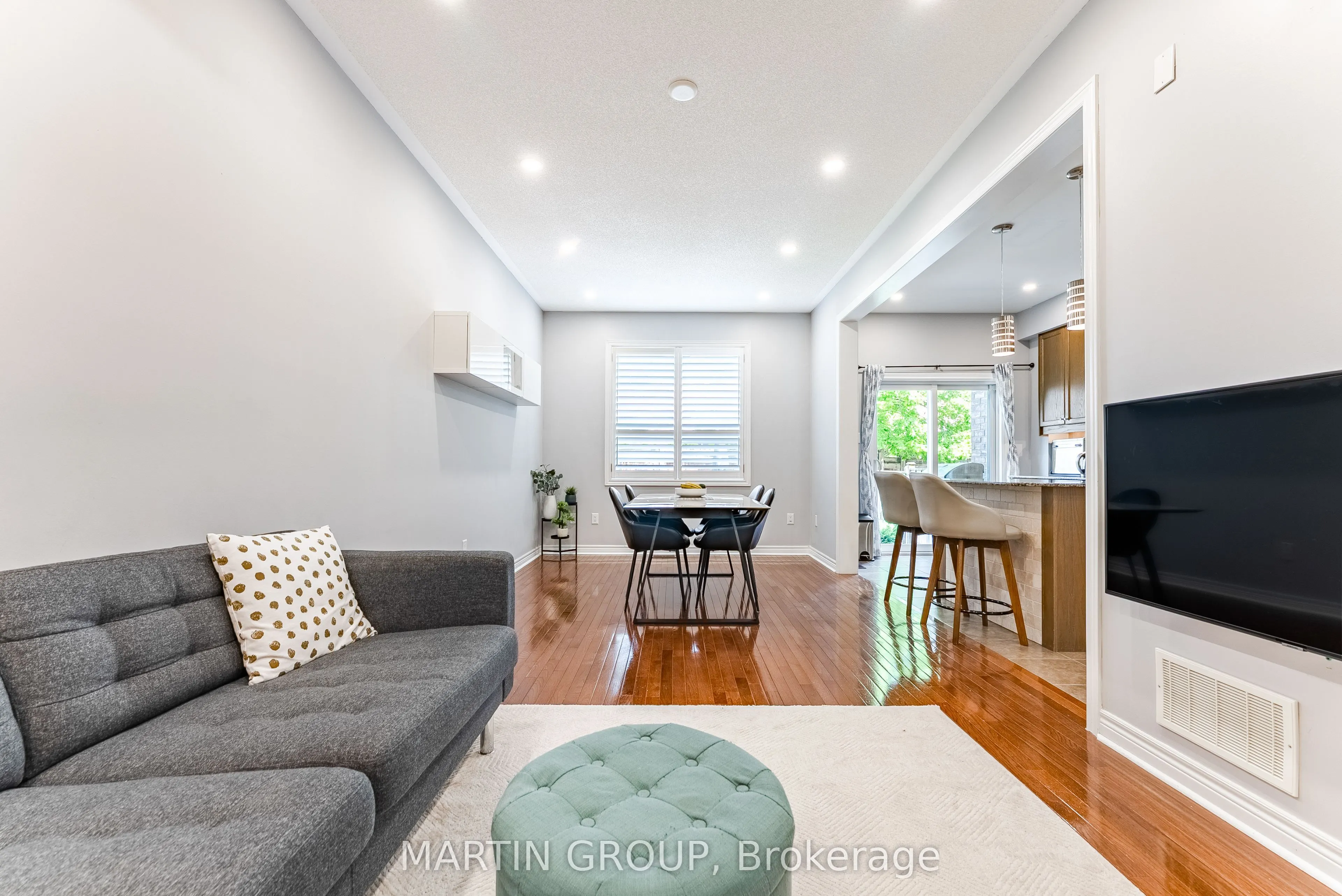 2425 Grand Oak Trail