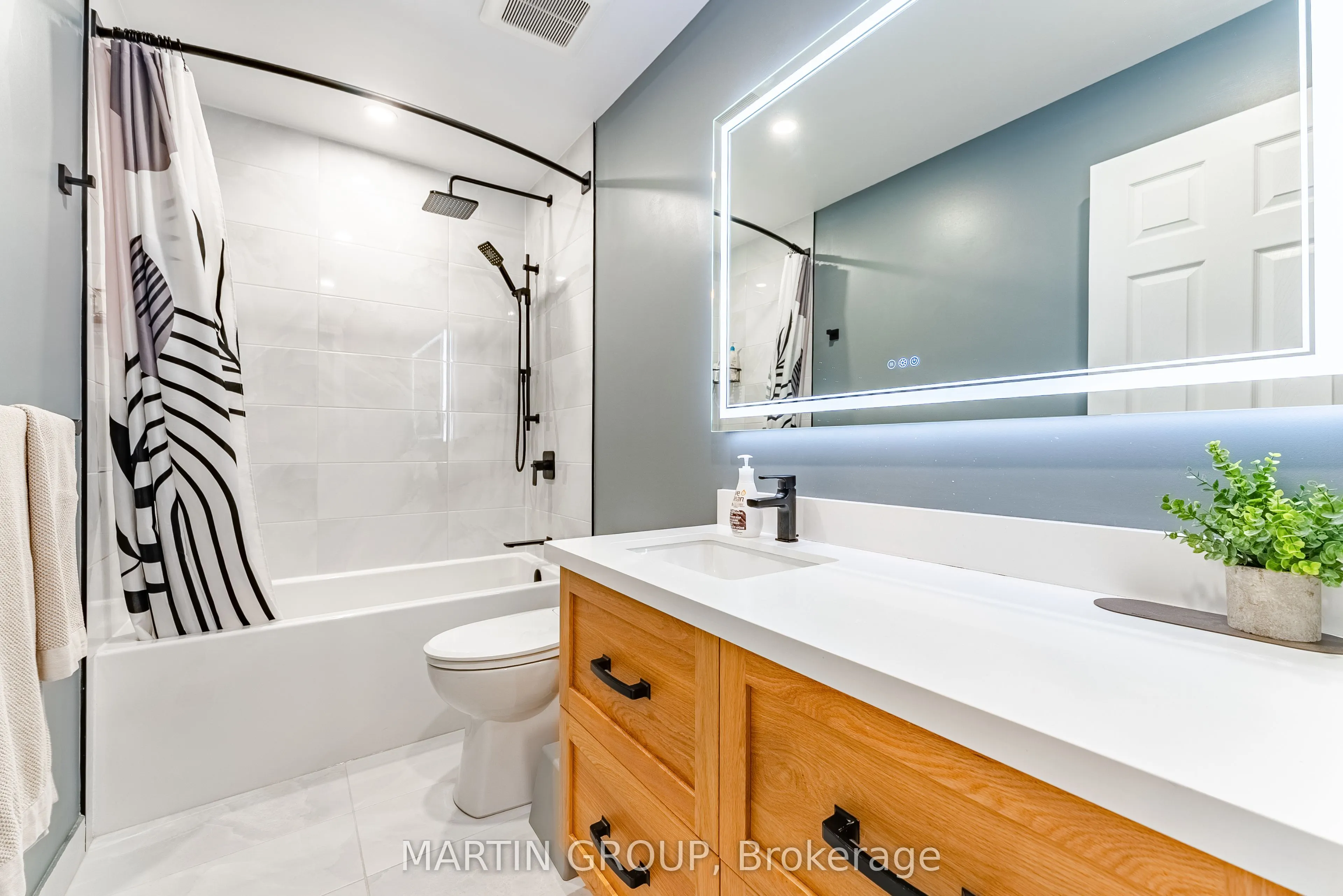 2425 Grand Oak Trail