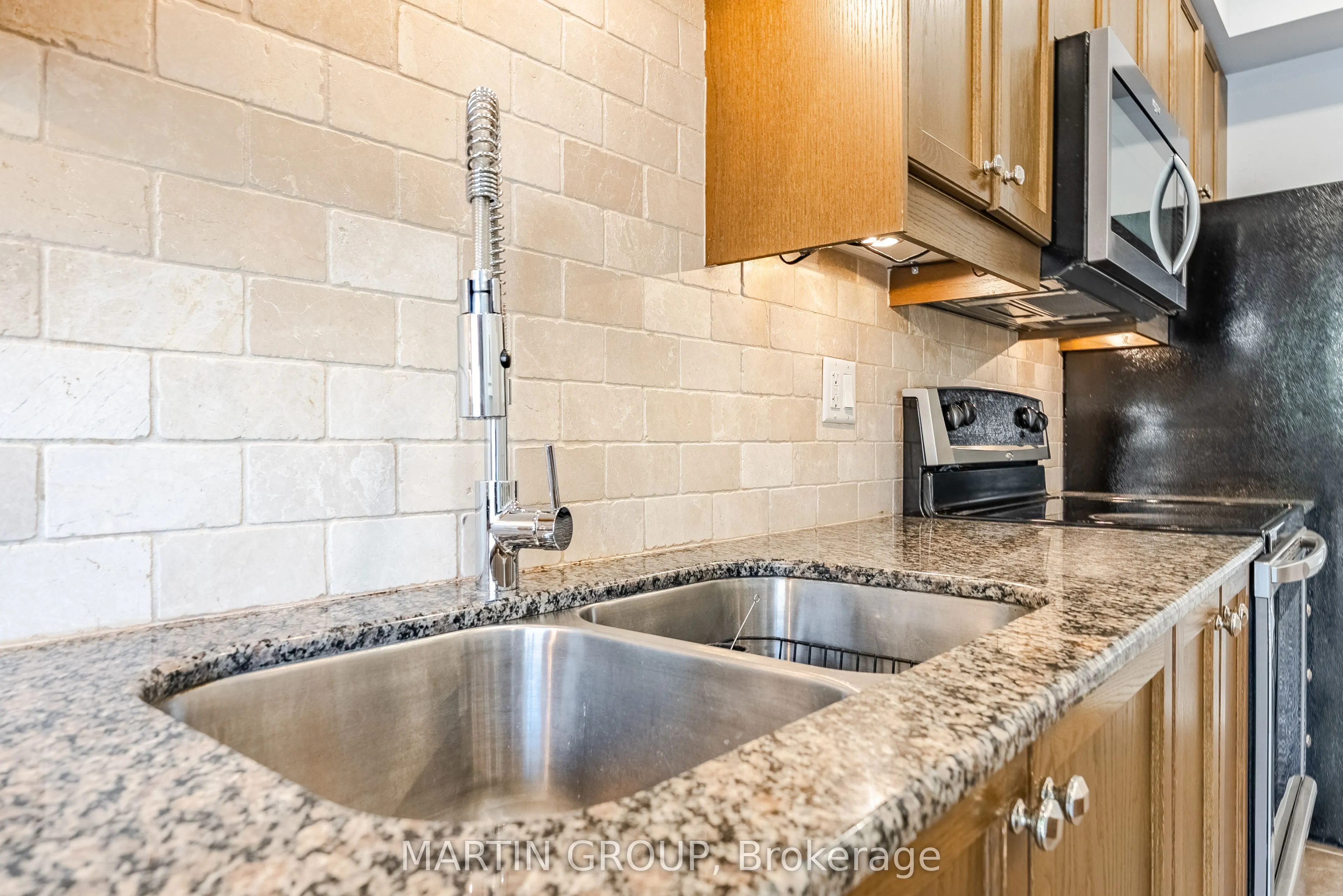 2425 Grand Oak Trail