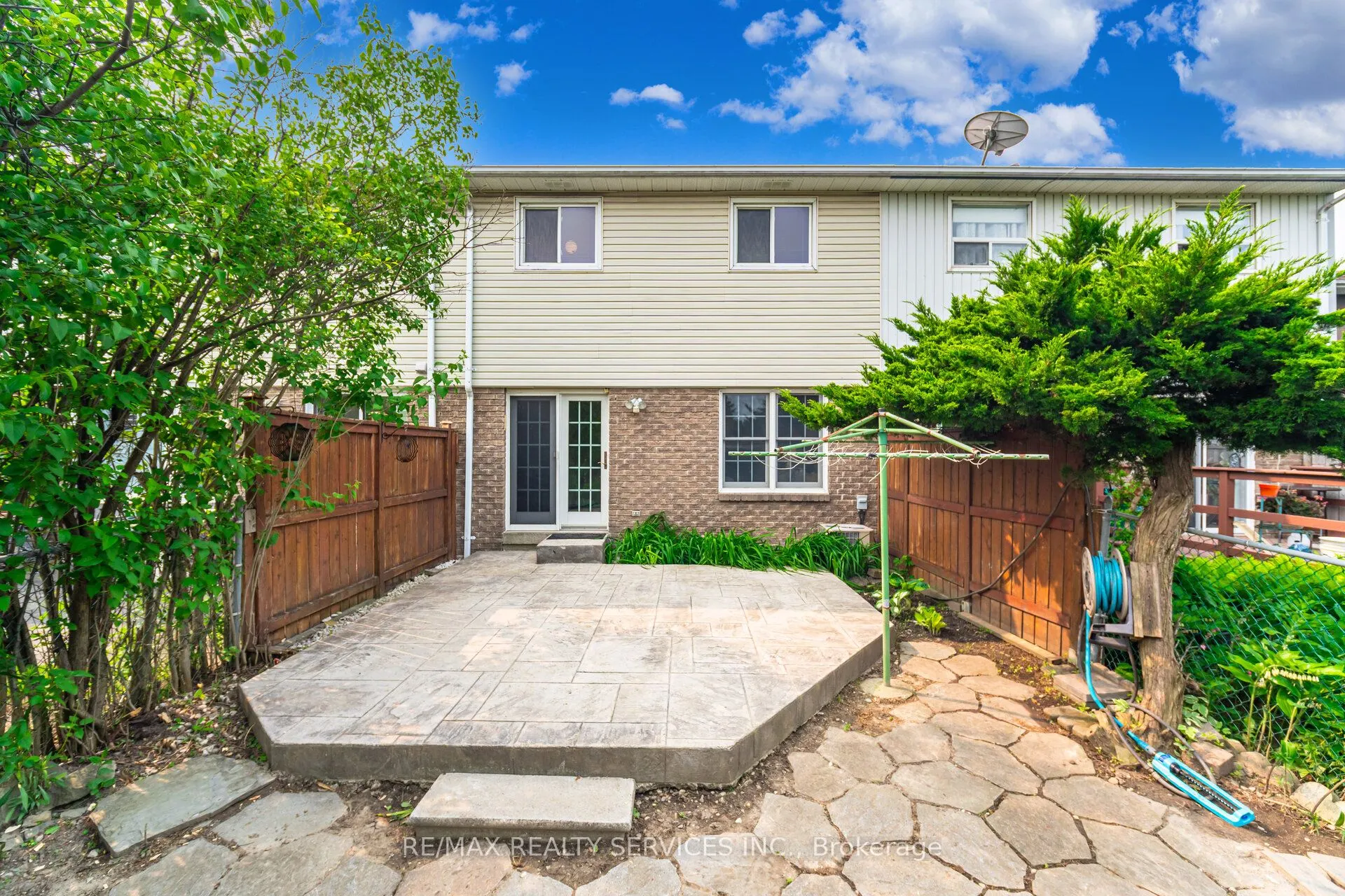 170 Royal Salisbury Way