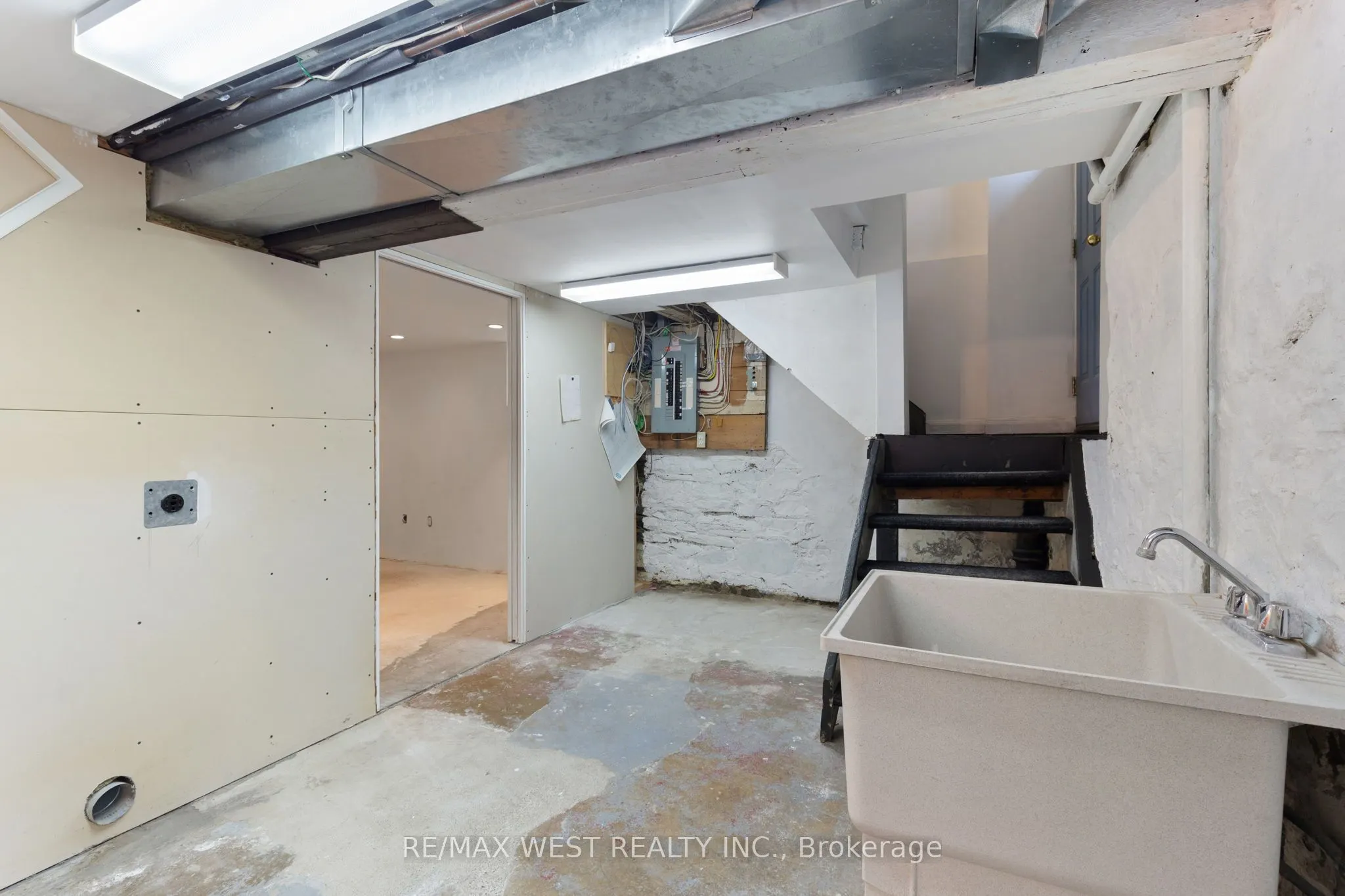 2317 Weston Road