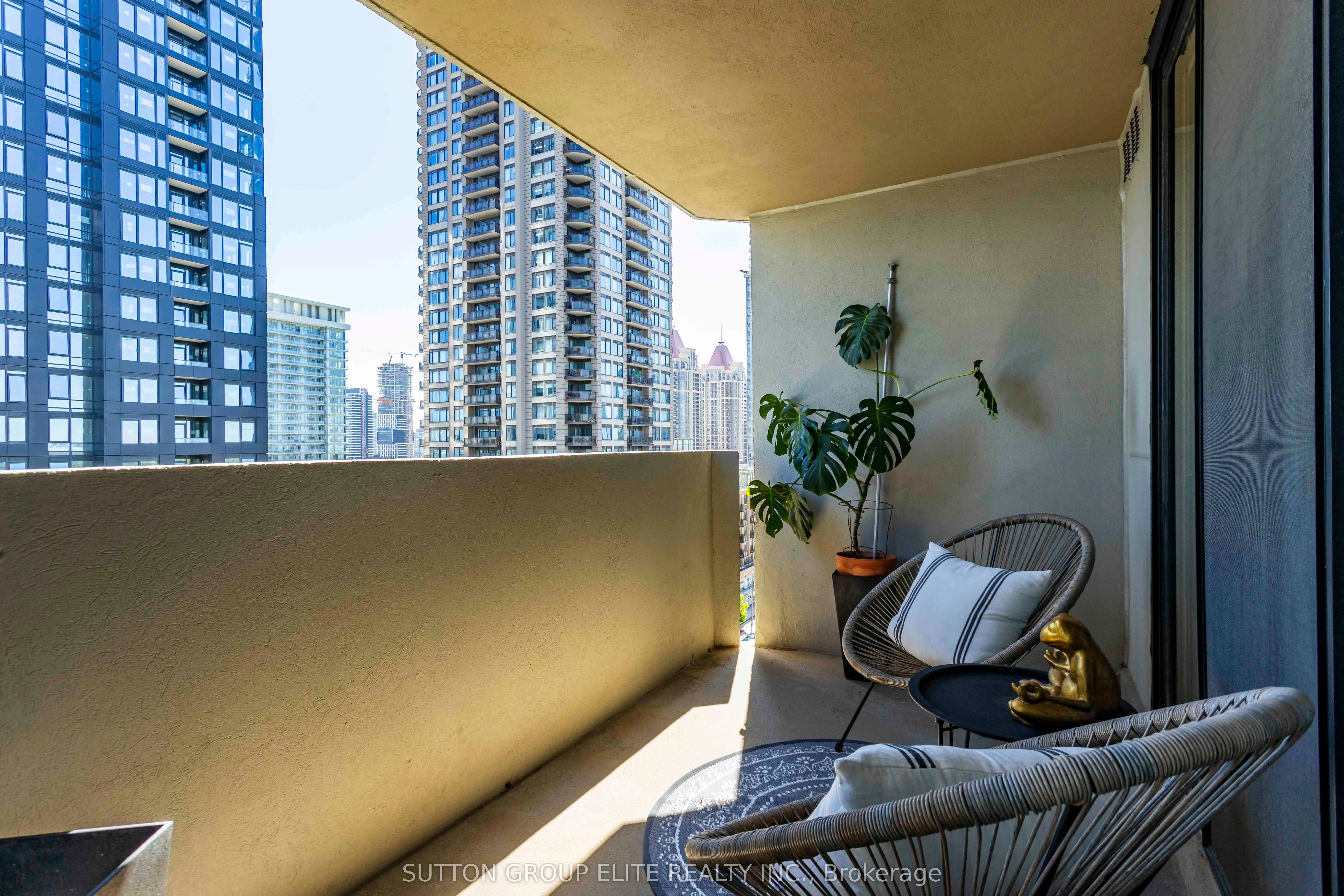 330 Rathburn Road W, #1206