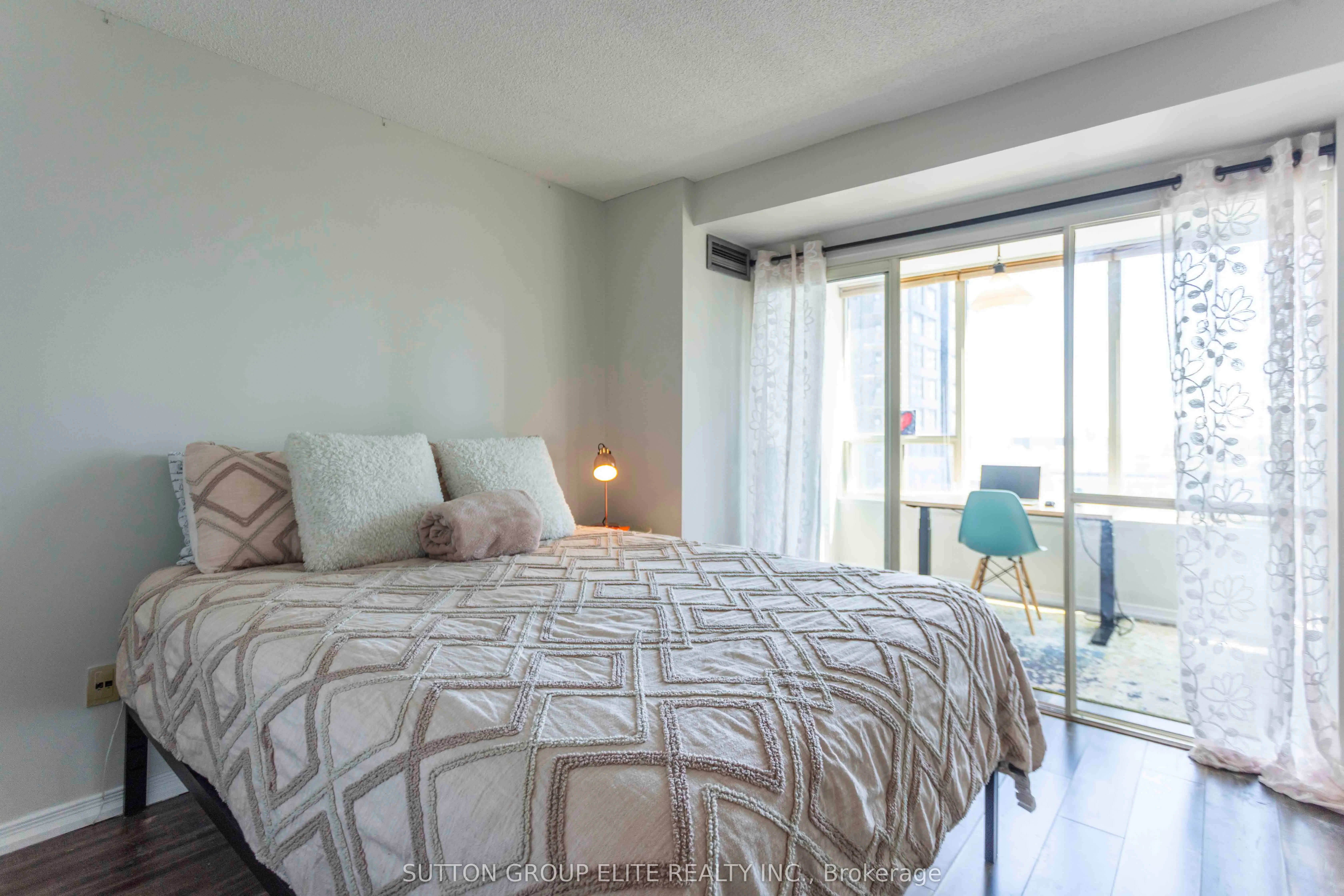 330 Rathburn Road W, #1206