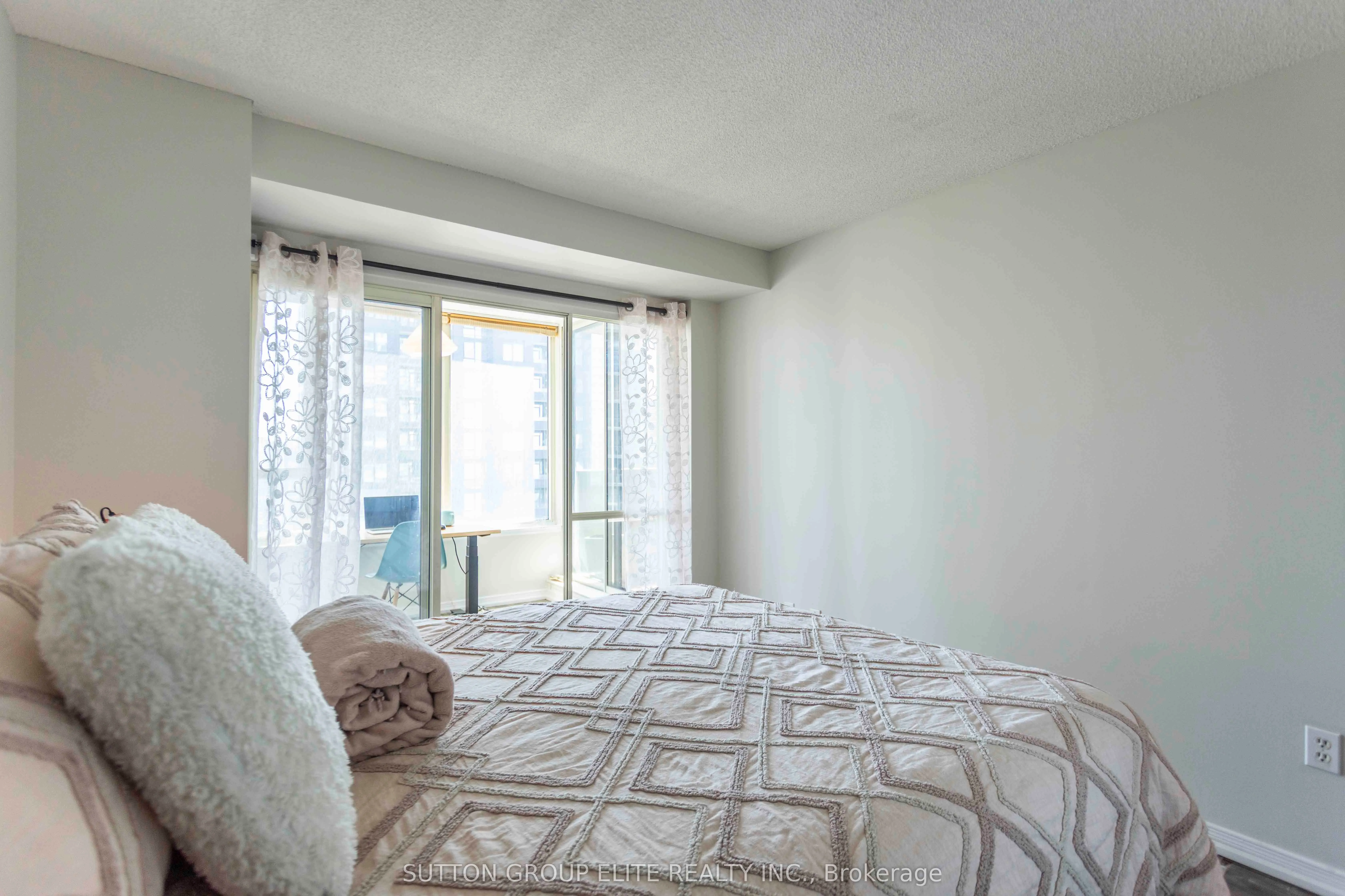 330 Rathburn Road W, #1206