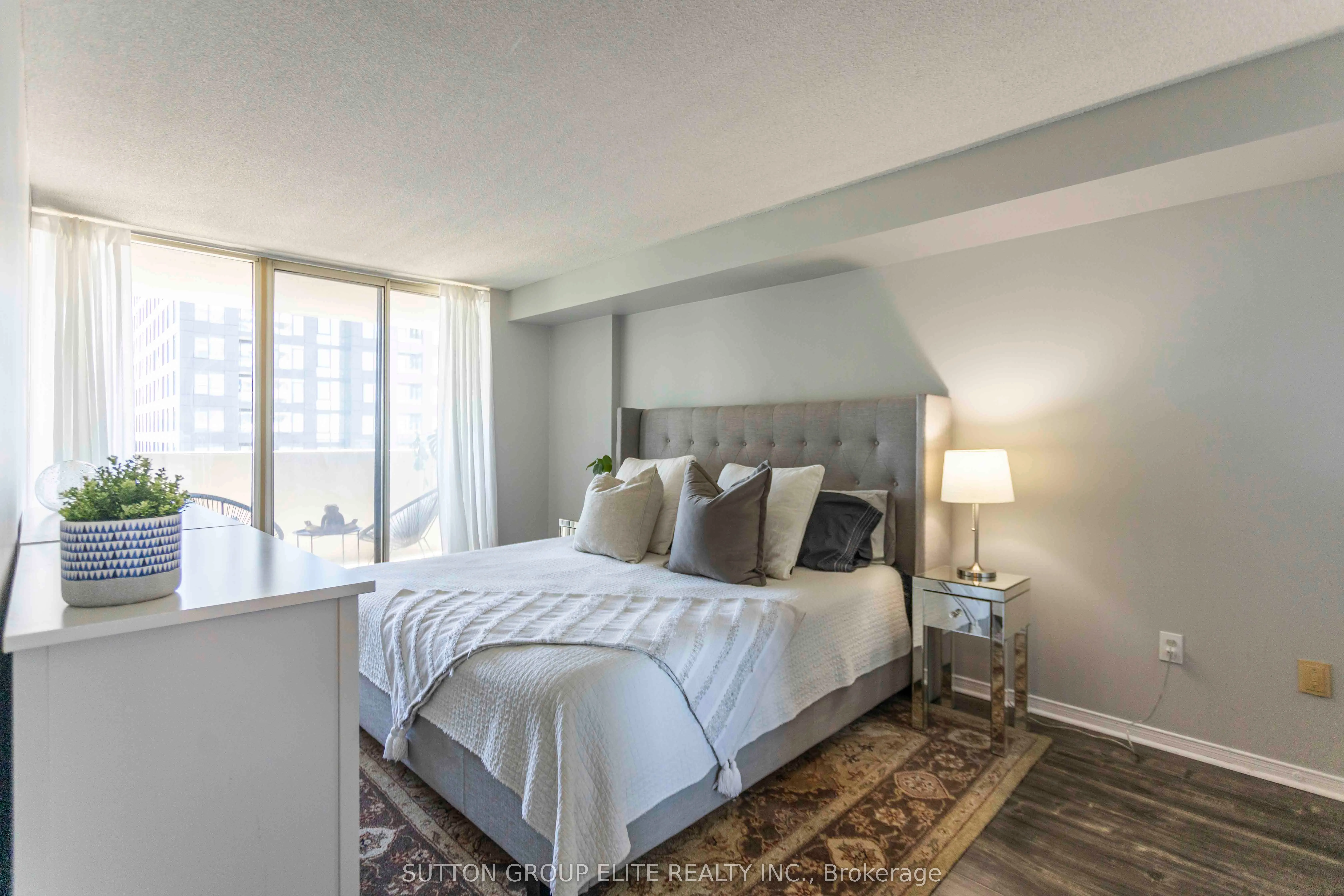 330 Rathburn Road W, #1206