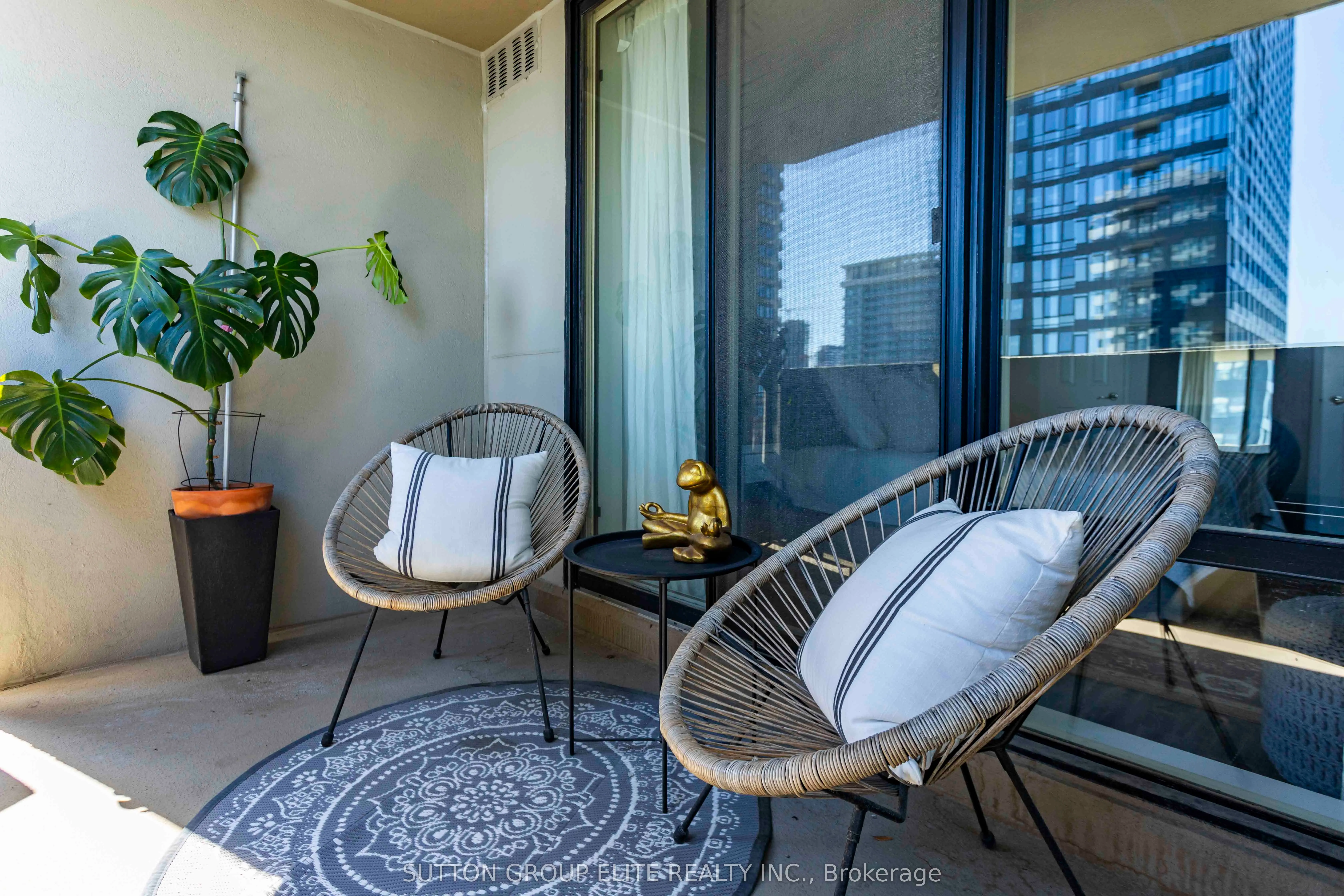 330 Rathburn Road W, #1206