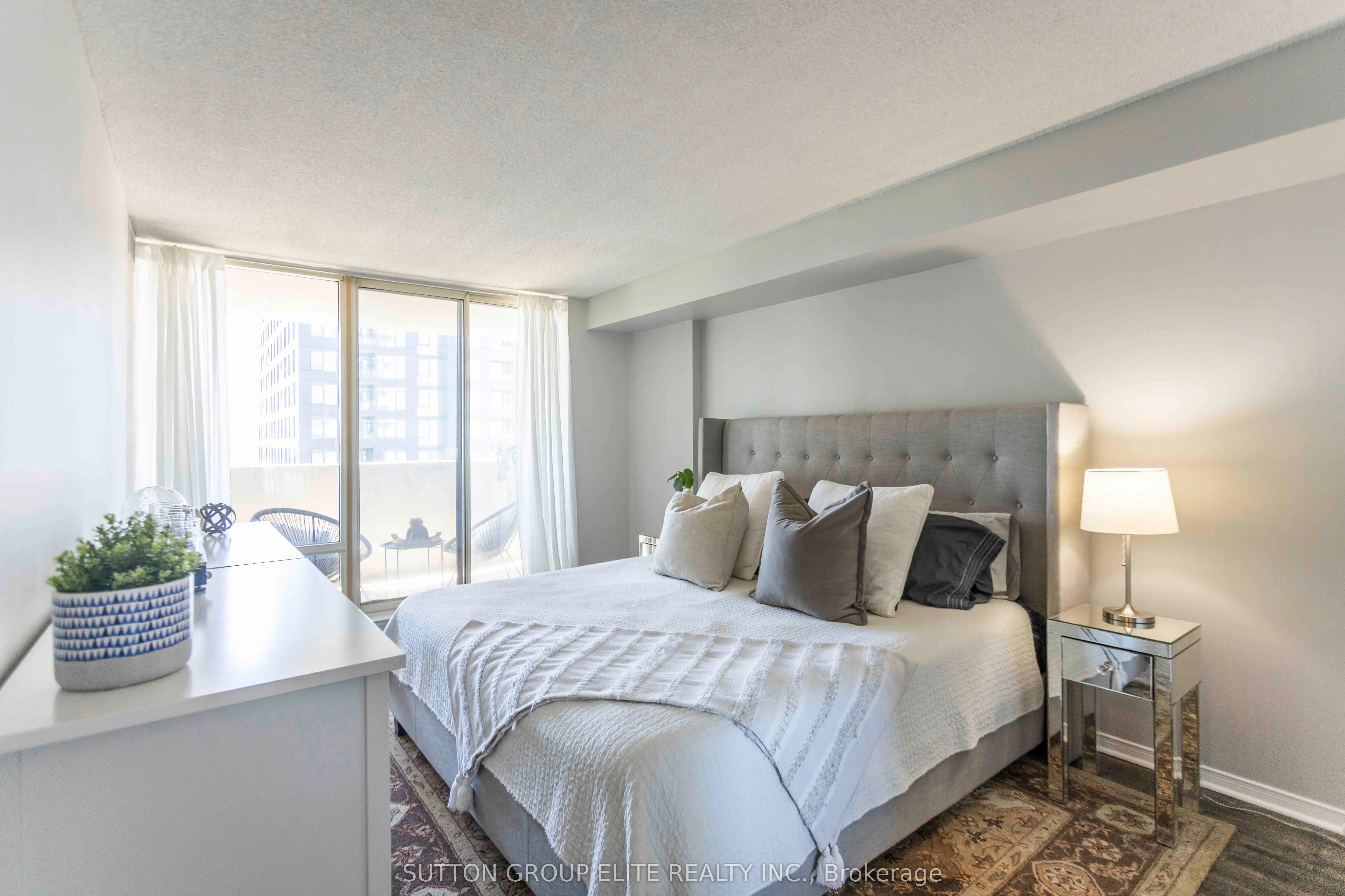 330 Rathburn Road W, #1206