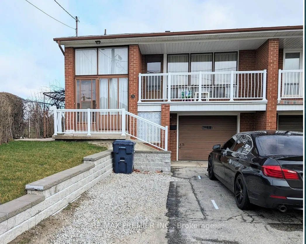 71 Sorlyn Avenue, #Main Floor