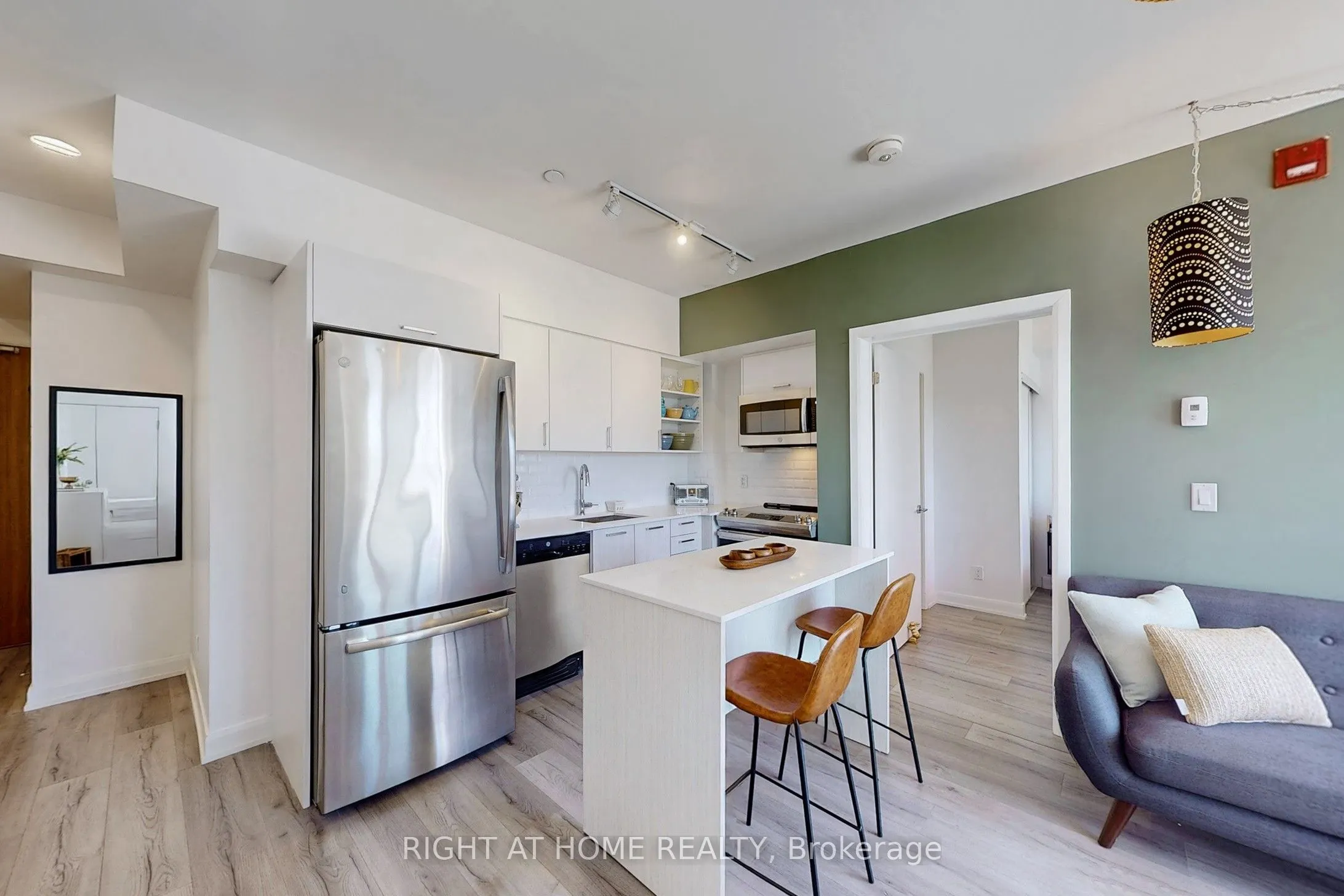 385 Osler Street, #202