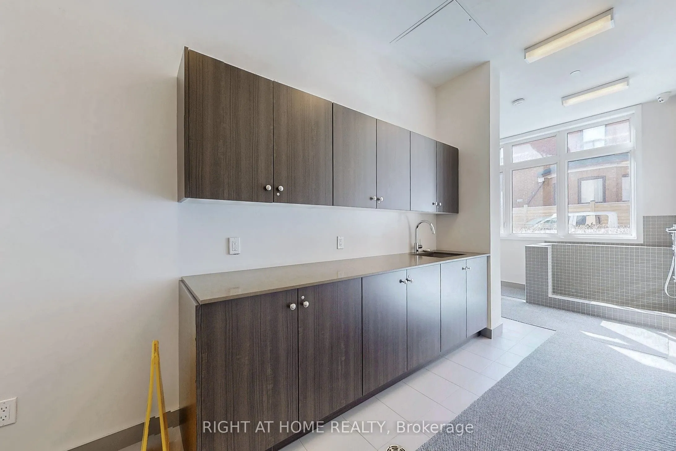 385 Osler Street, #202