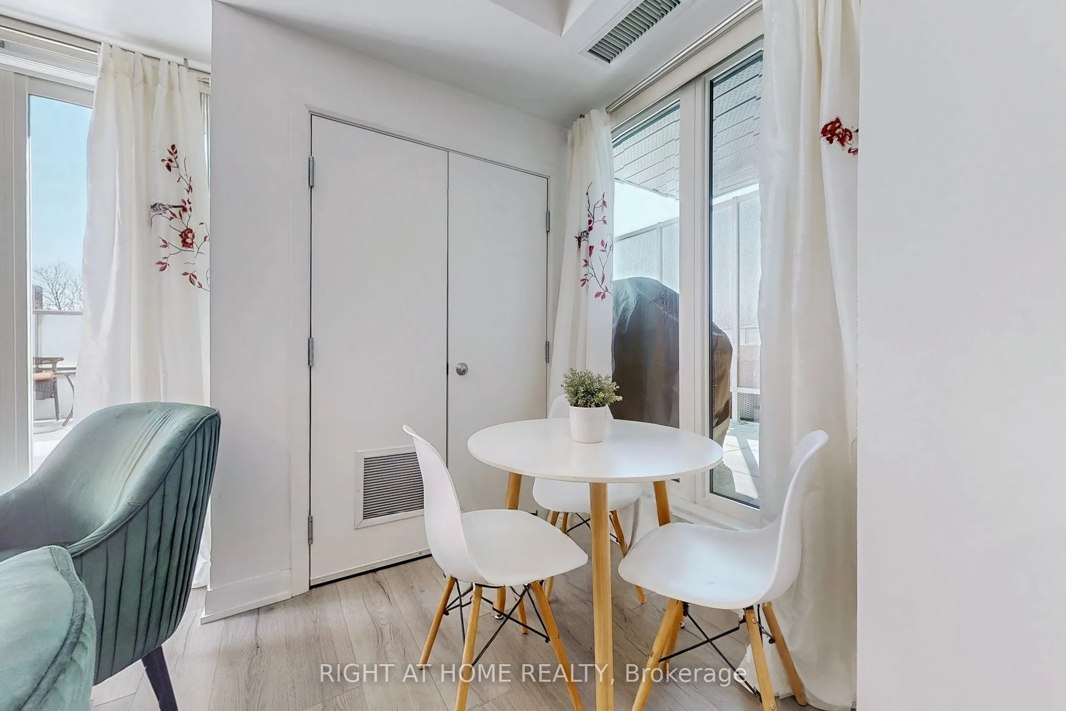 385 Osler Street, #202