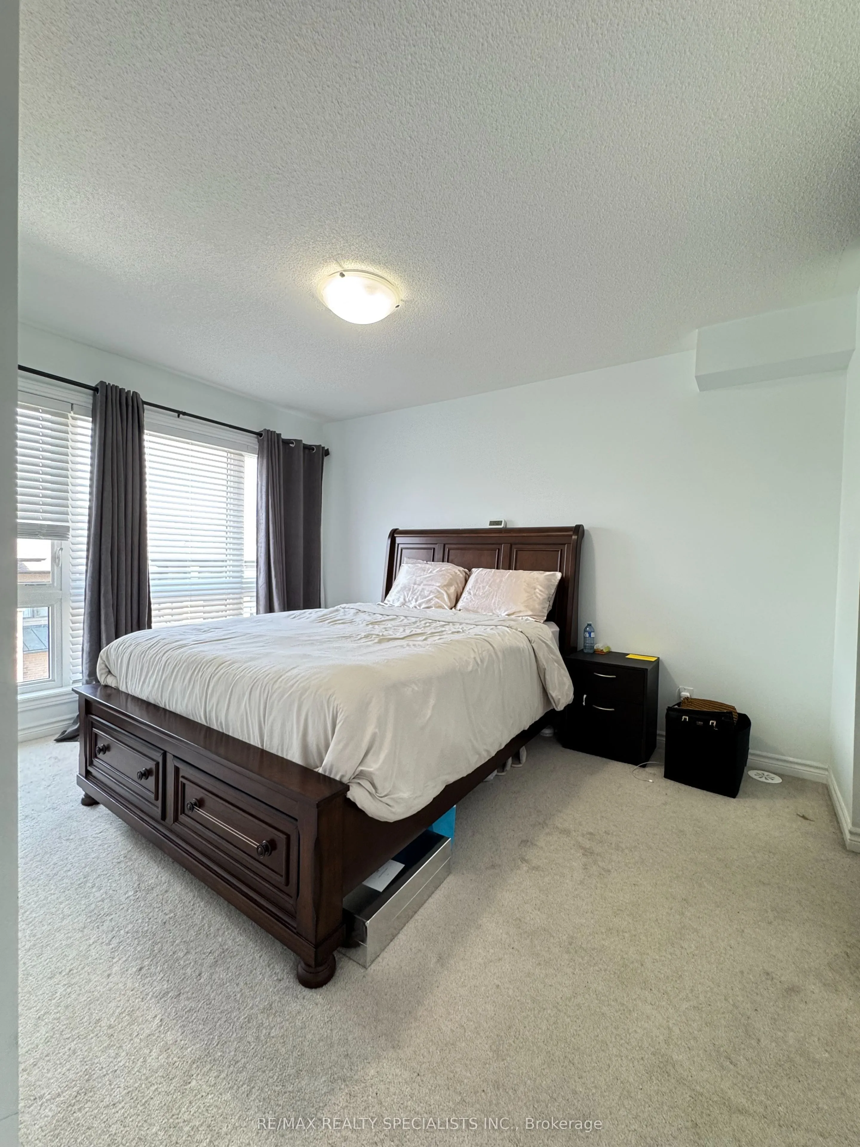 416 Athabasca Common