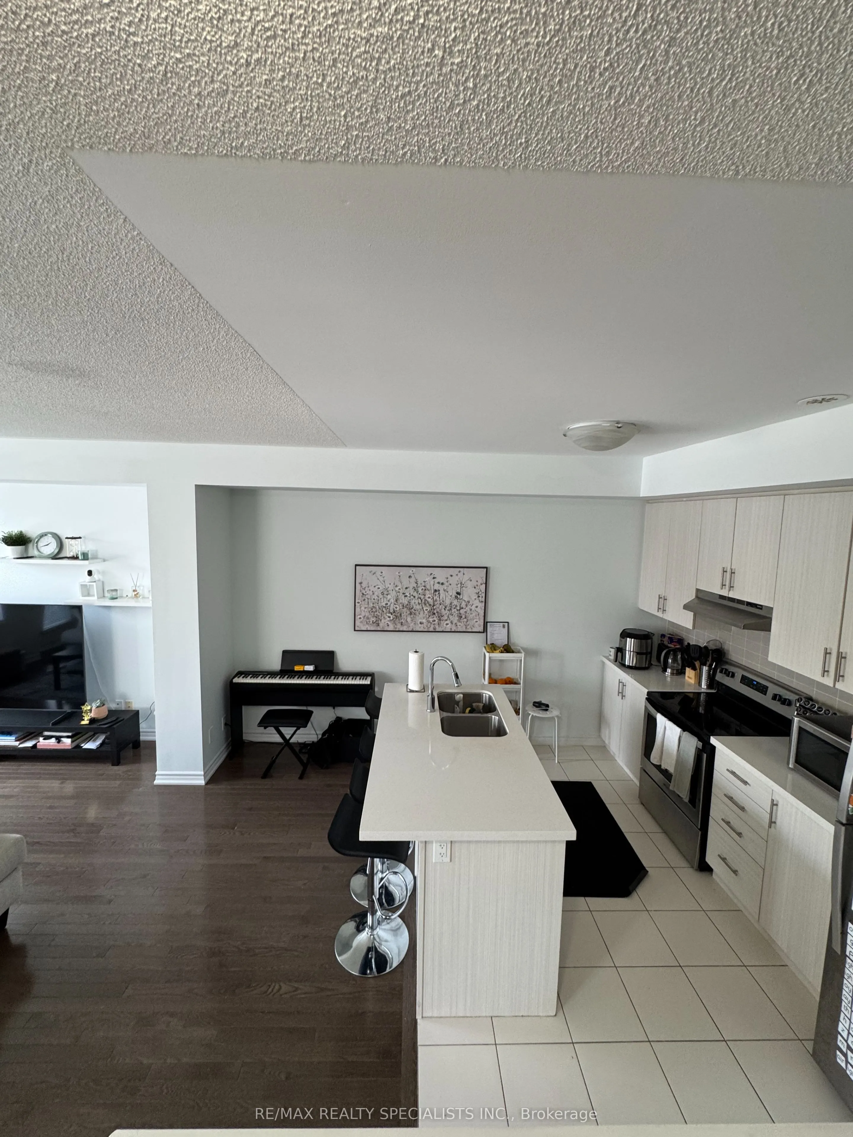 416 Athabasca Common