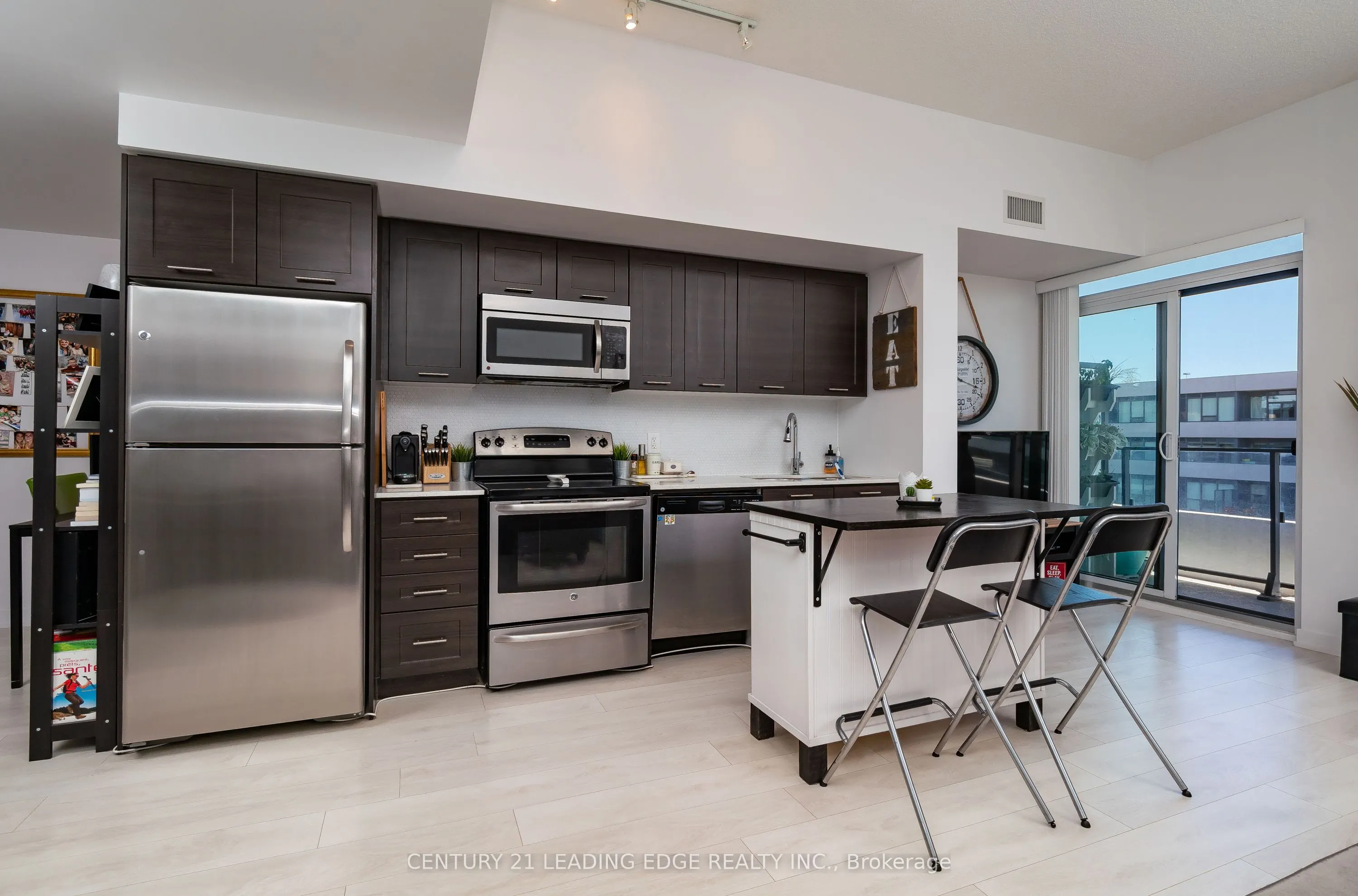 2212 LAKESHORE Boulevard W, #811