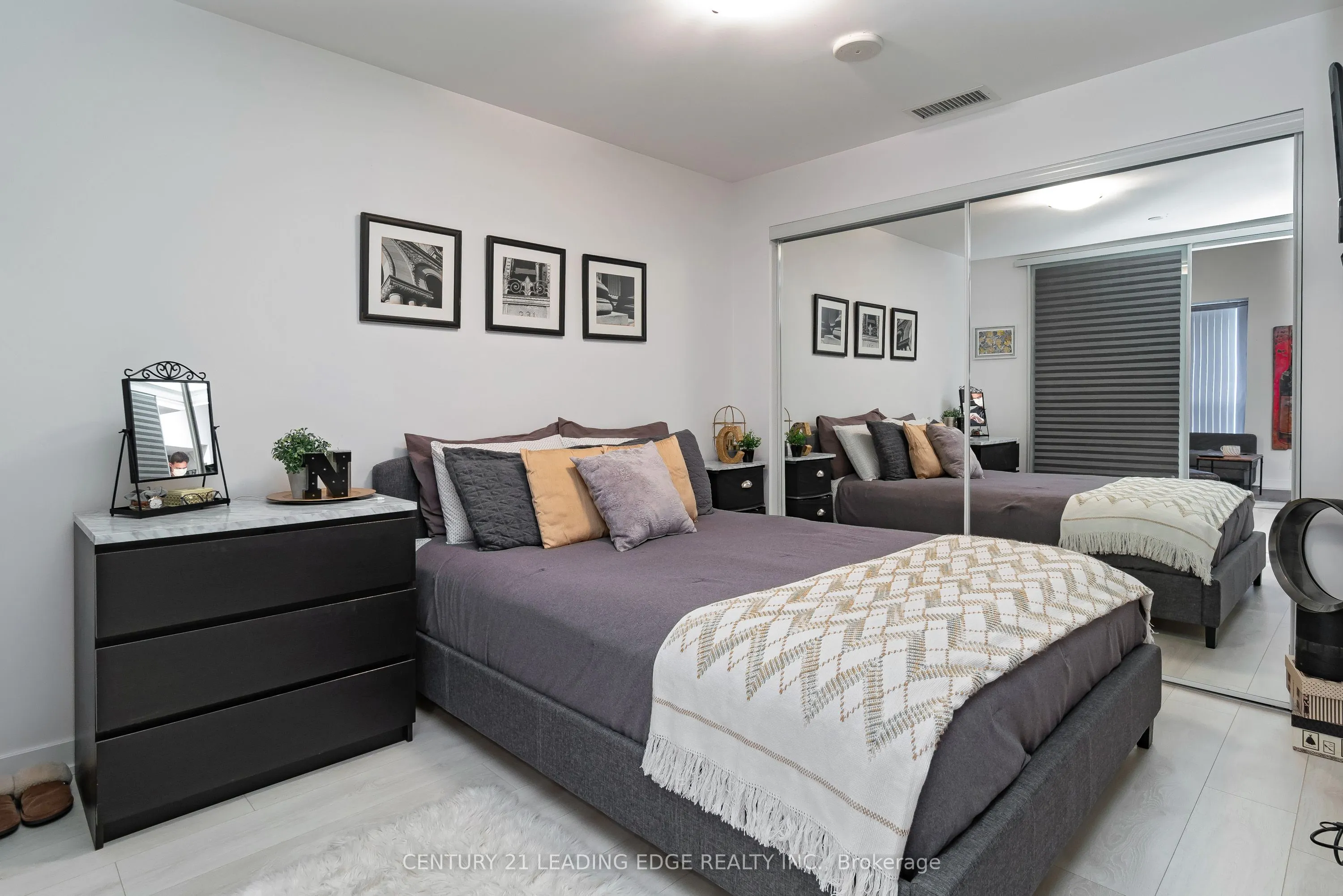 2212 LAKESHORE Boulevard W, #811
