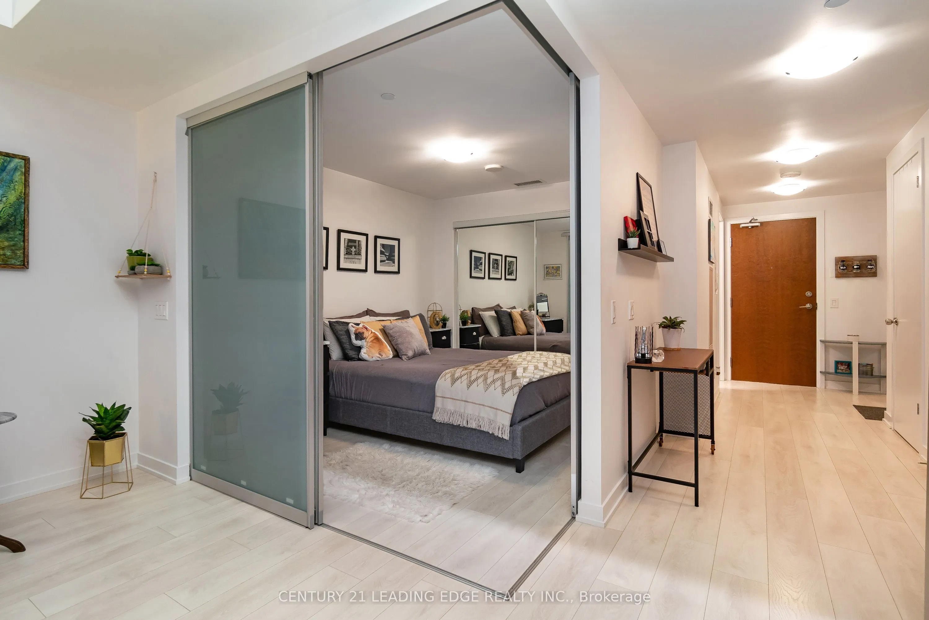 2212 LAKESHORE Boulevard W, #811