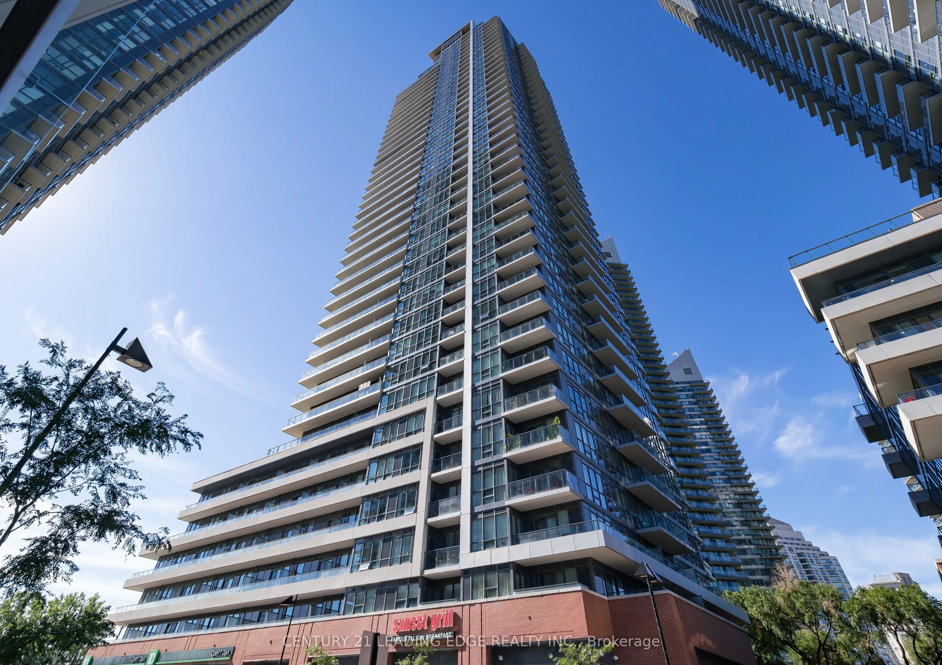 2212 LAKESHORE Boulevard W, #811