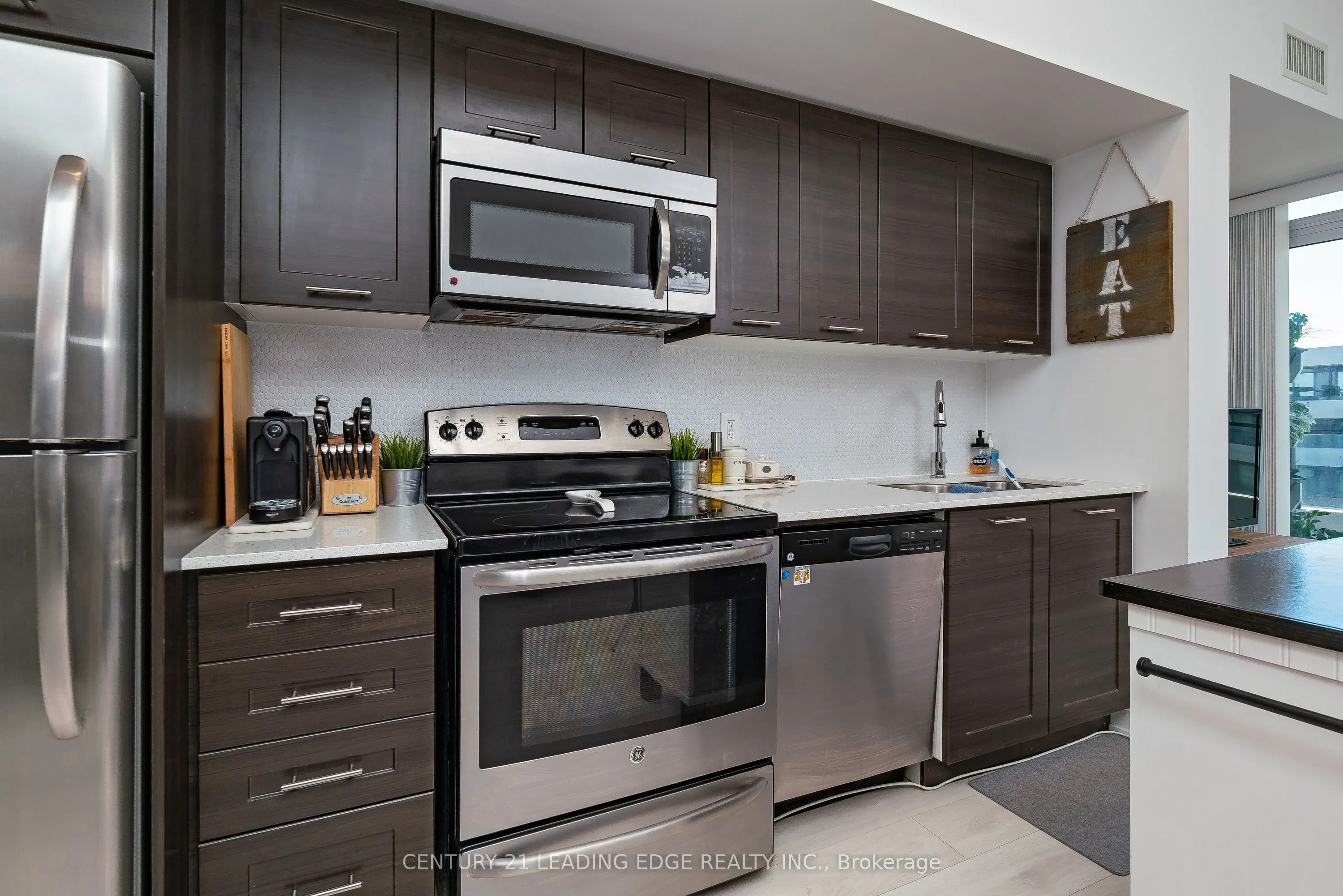 2212 LAKESHORE Boulevard W, #811