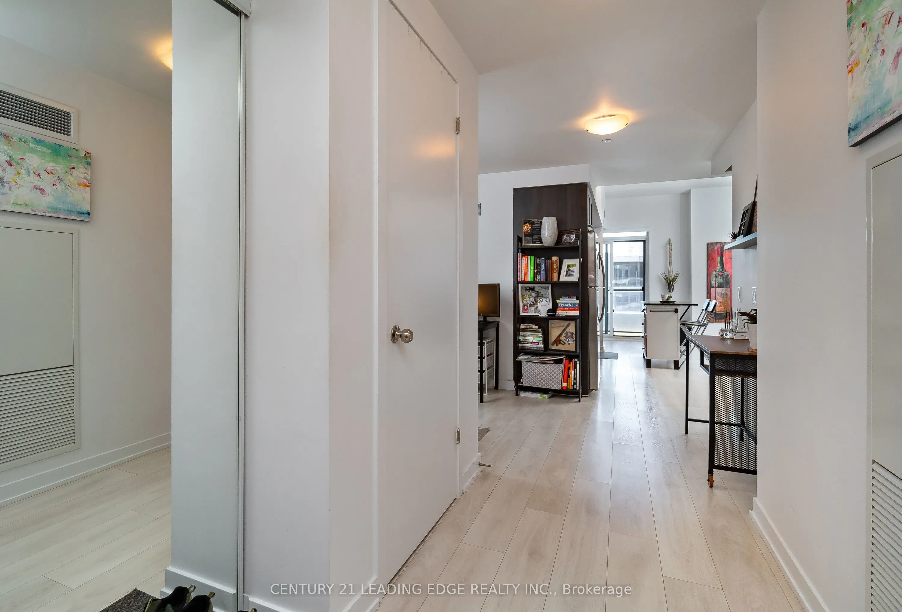 2212 LAKESHORE Boulevard W, #811