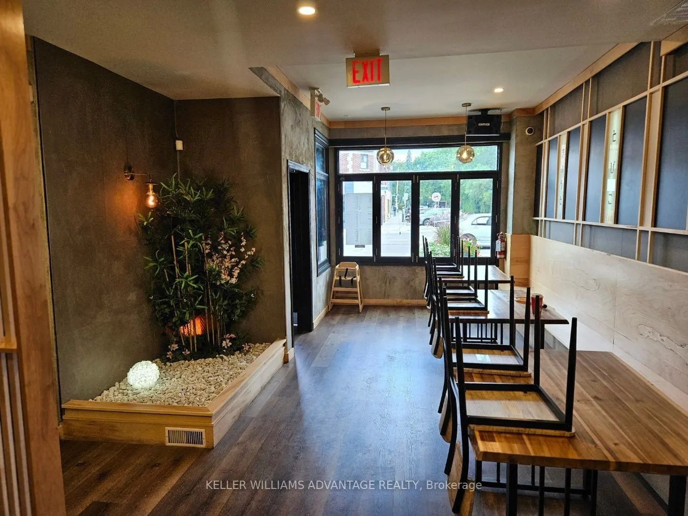 3073 Bloor Street W, #Main