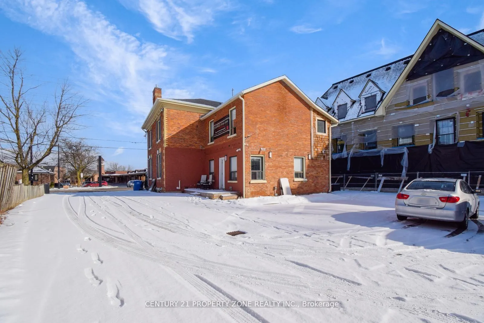 62 Queen Street S