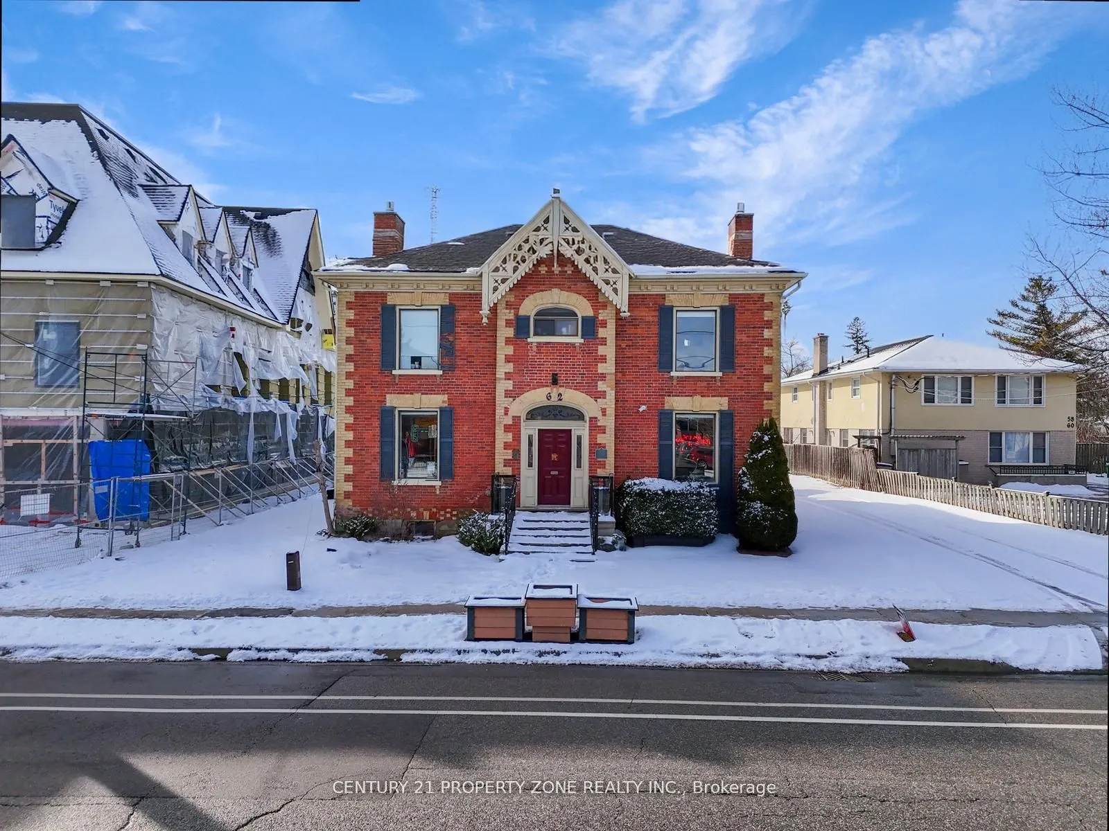 62 Queen Street S