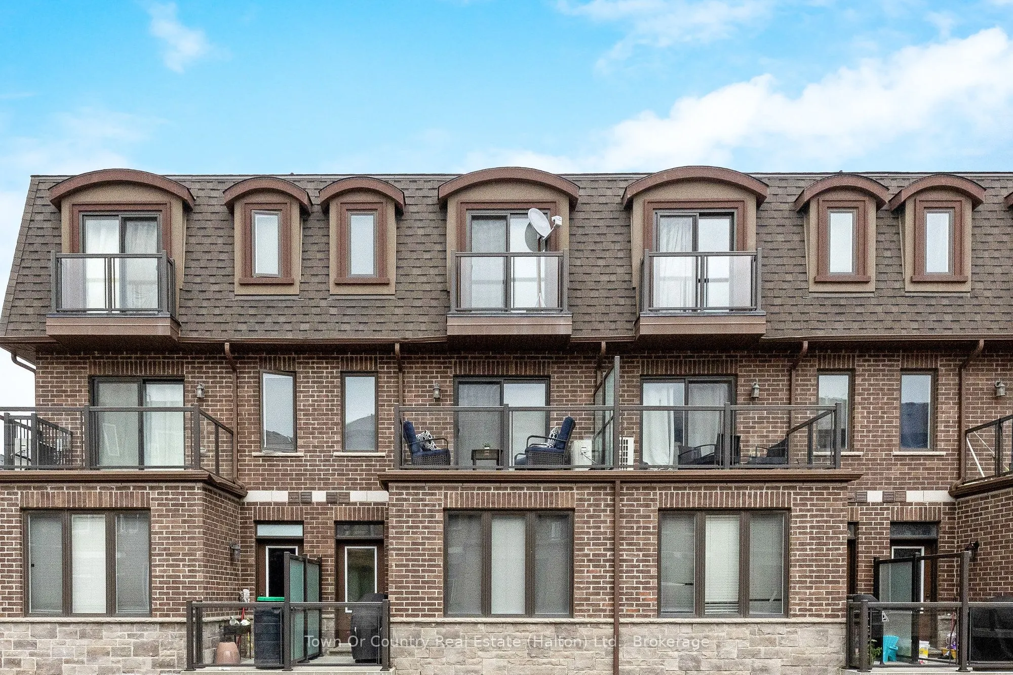 445 Ontario Street S, #142