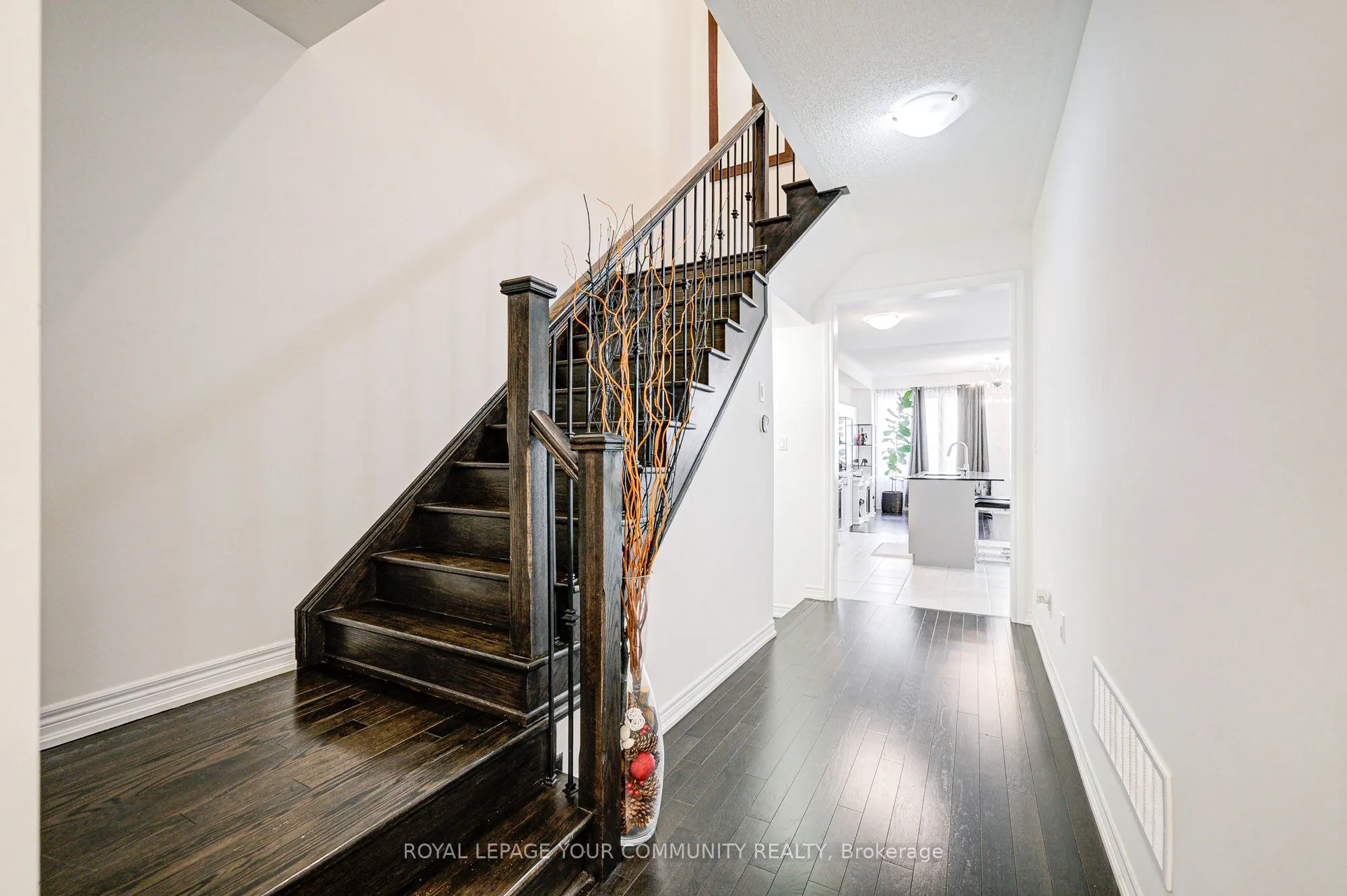 16 Angelfish Road