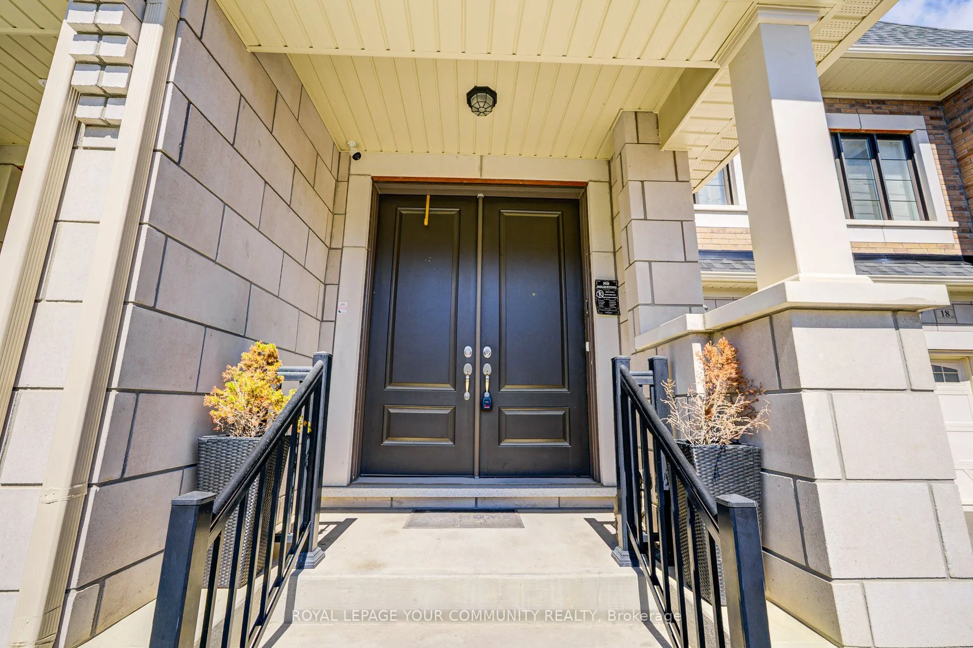 16 Angelfish Road