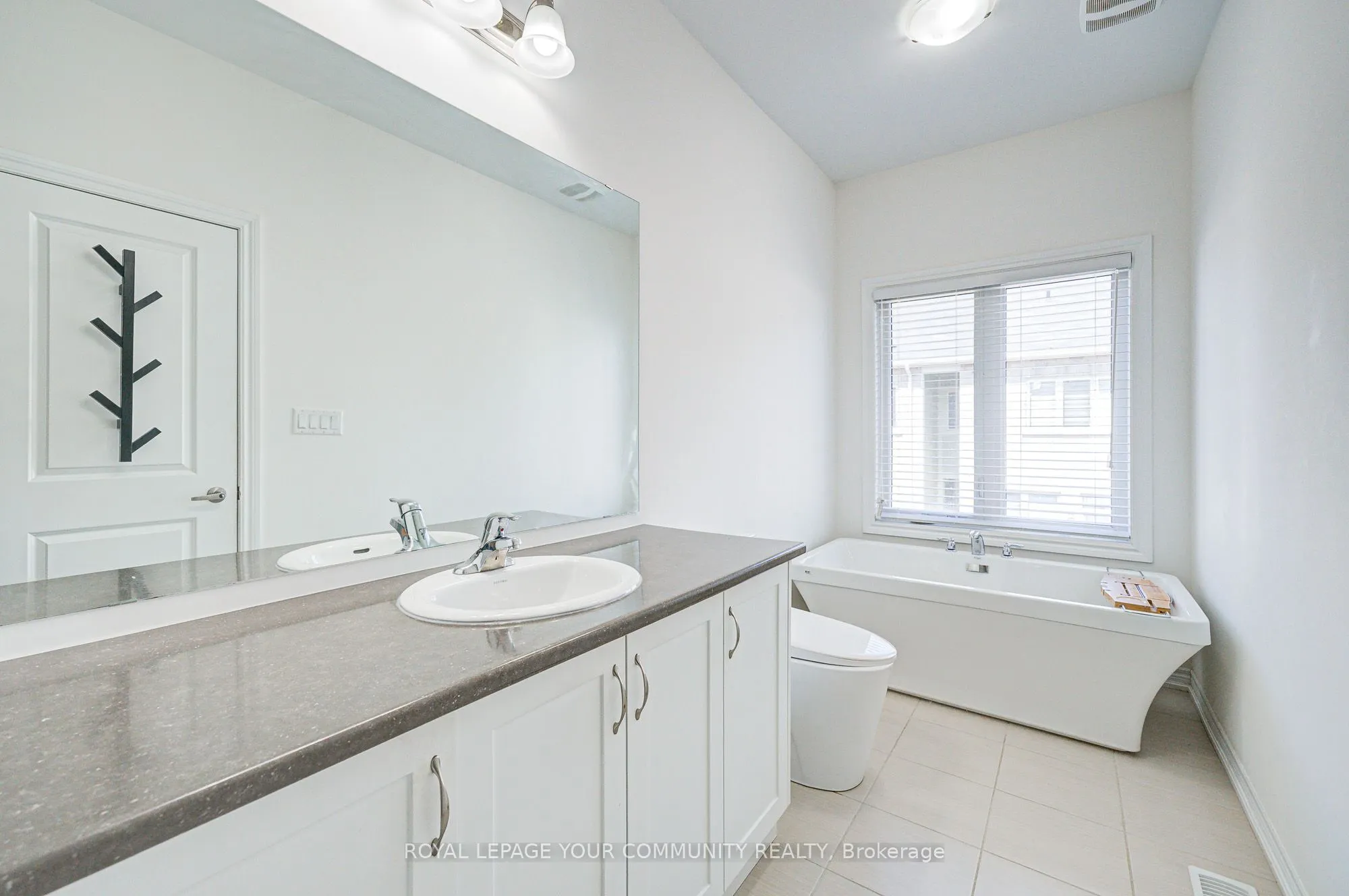 16 Angelfish Road