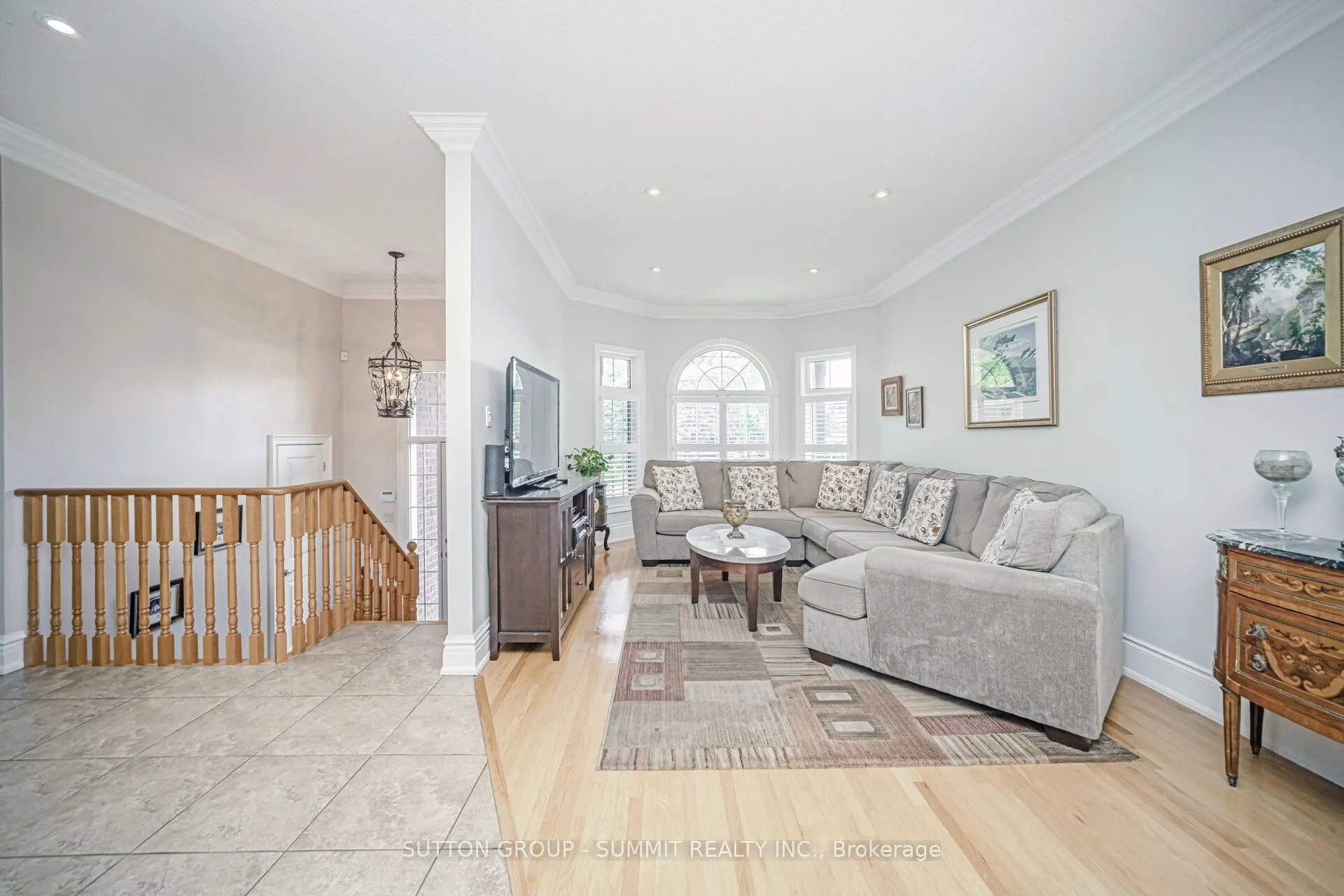 5981 RAYSHAW Crescent